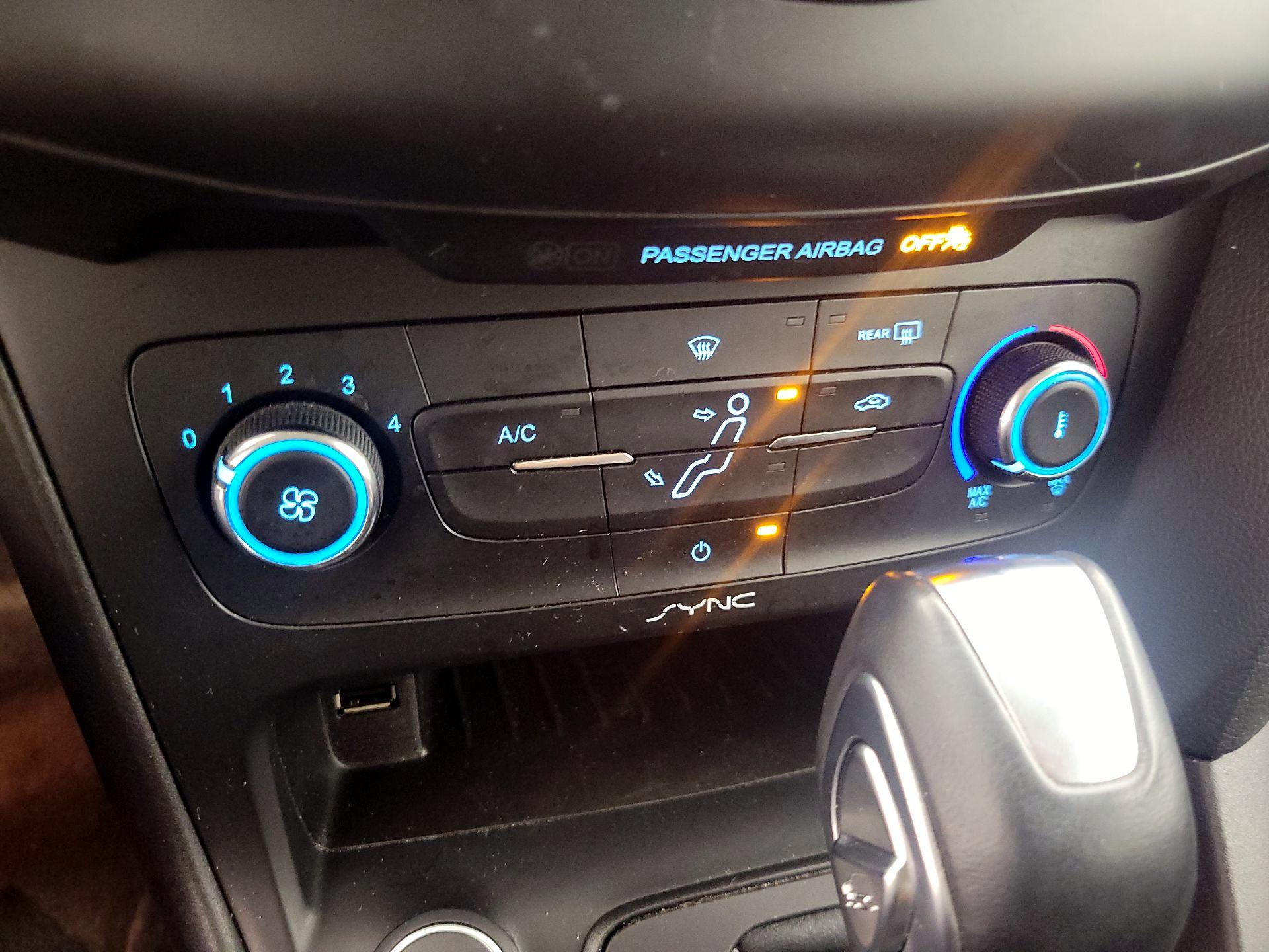 Thumbnail: 2015 Ford Focus - 15