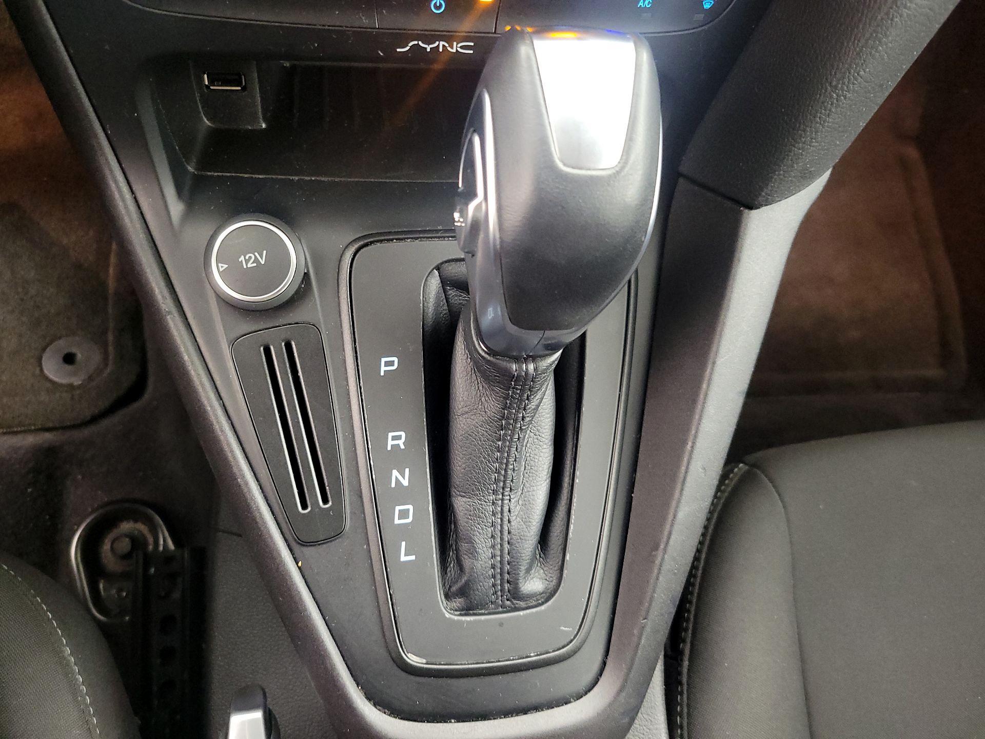Thumbnail: 2015 Ford Focus - 16