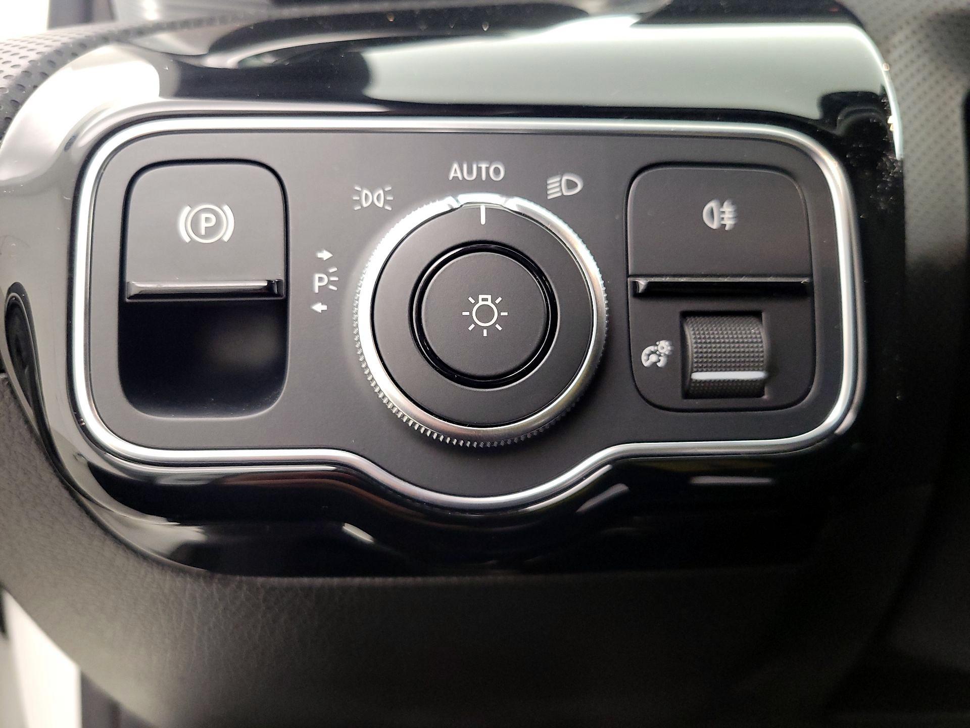 Thumbnail: 2019 Mercedes-Benz A-Class - 13