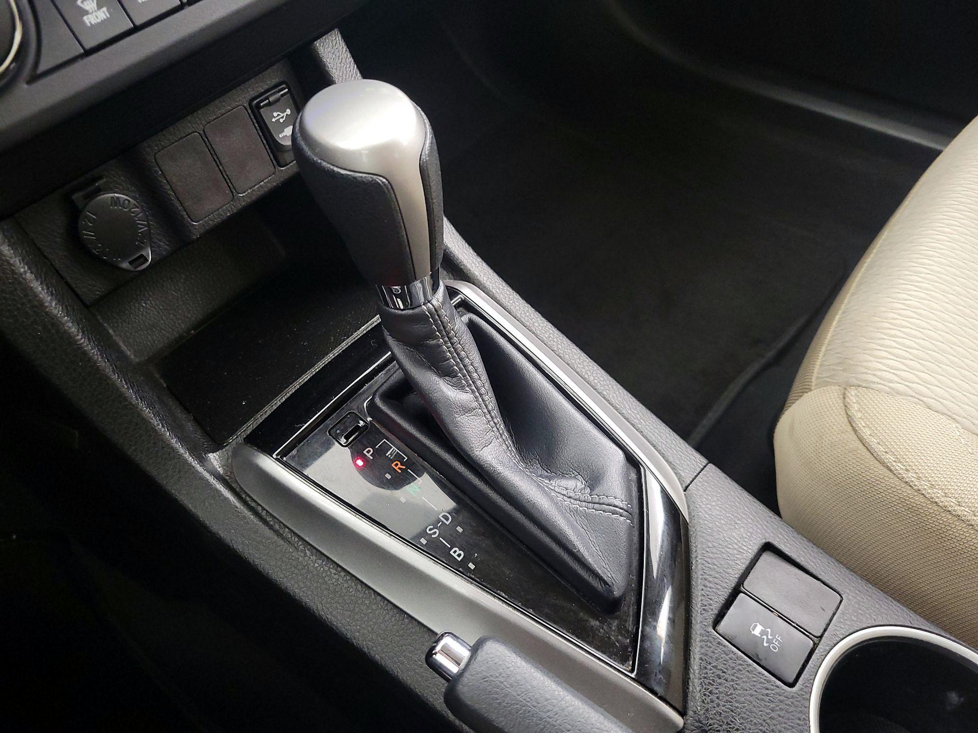 Thumbnail: 2015 Toyota Corolla - 17