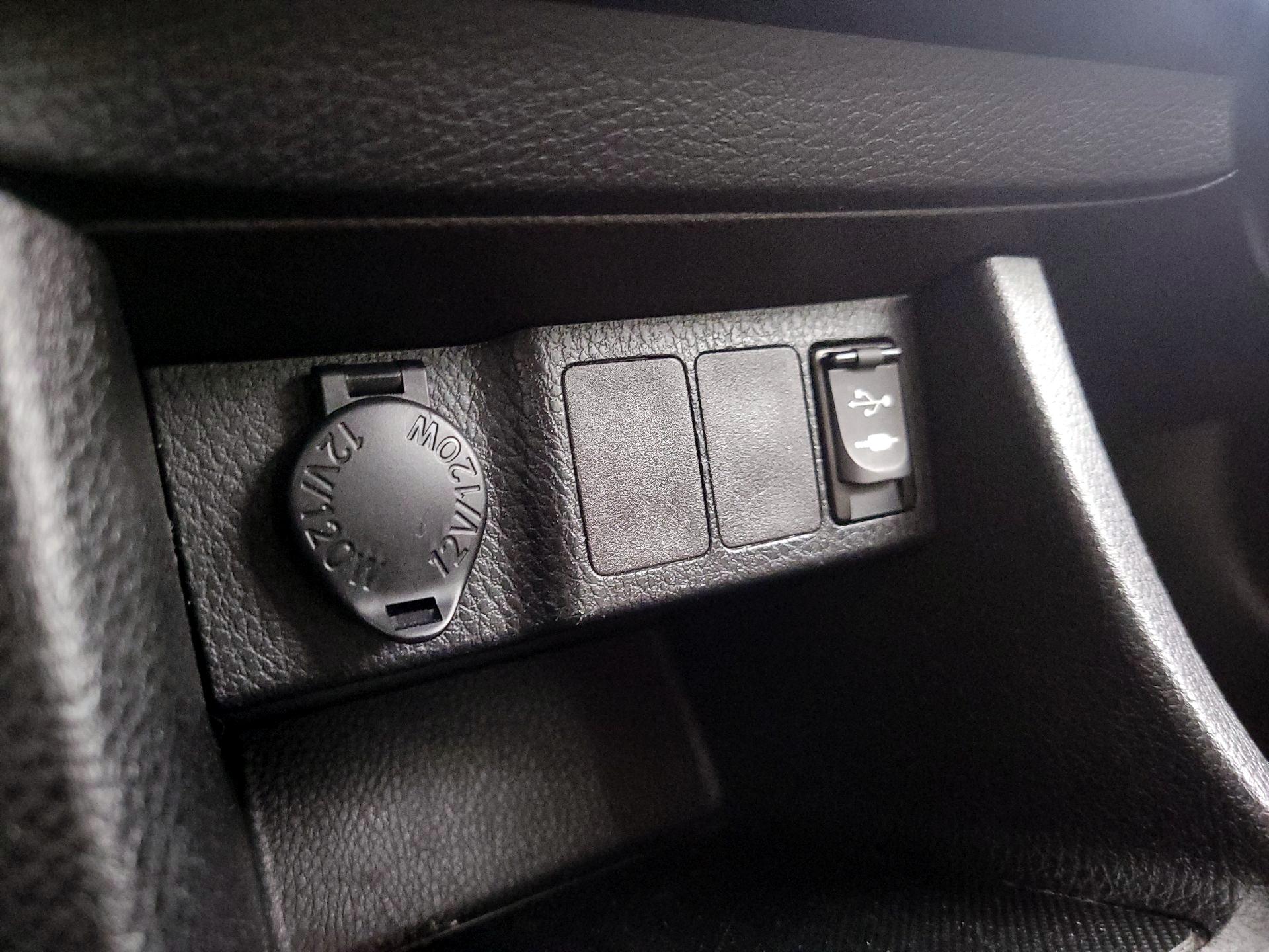 Thumbnail: 2015 Toyota Corolla - 18
