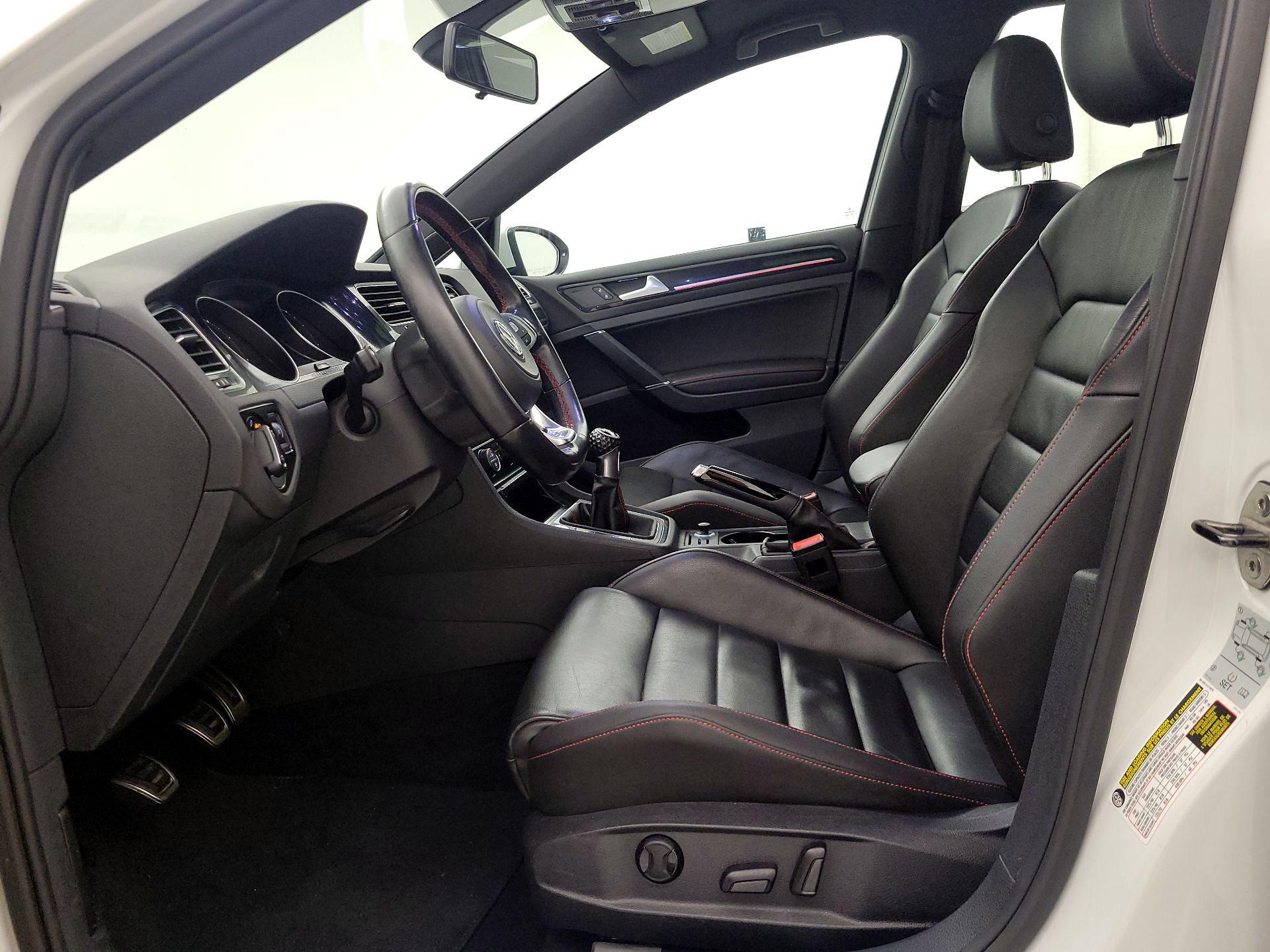 Thumbnail: 2016 Volkswagen Golf - 11