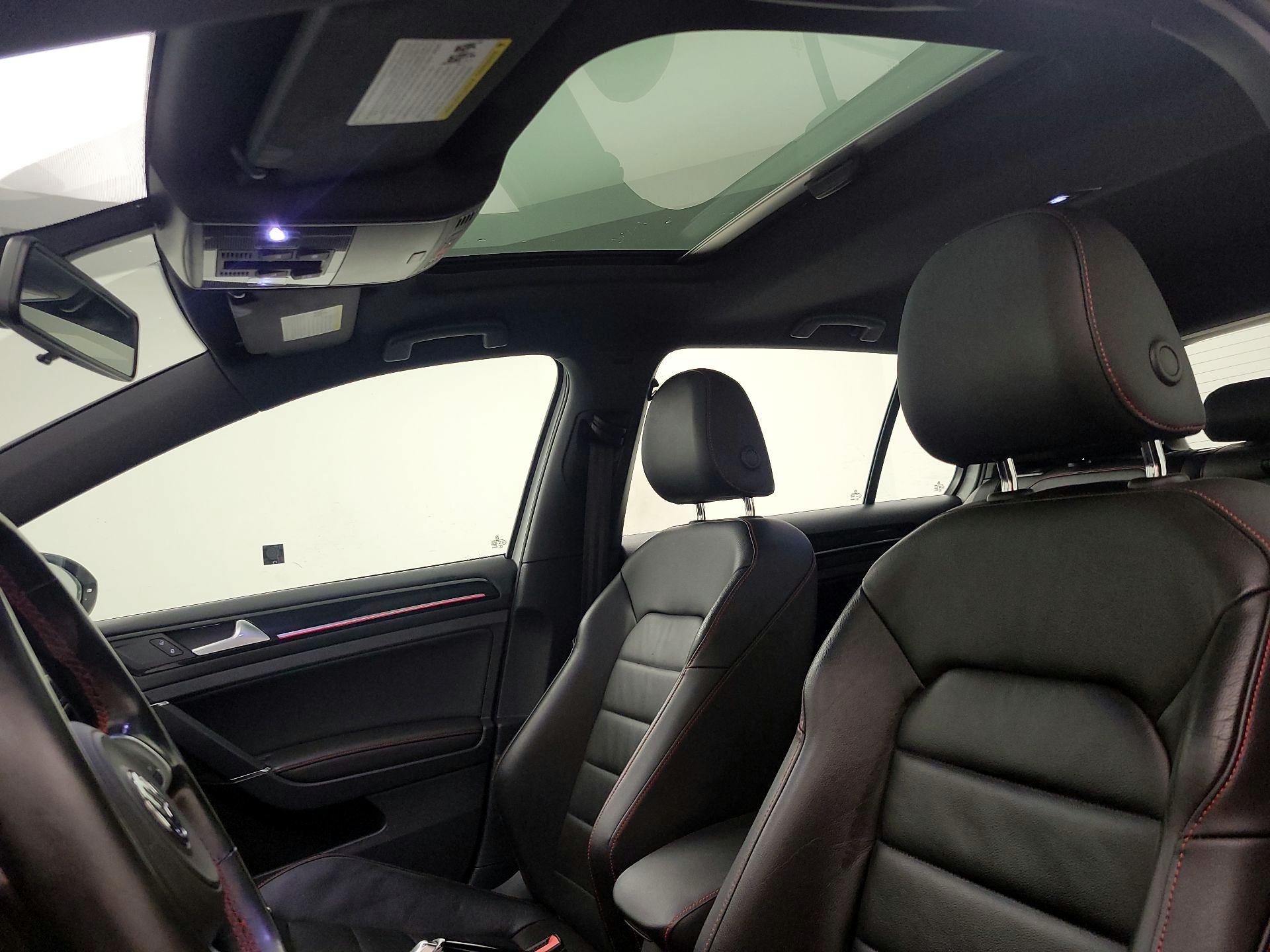 Thumbnail: 2016 Volkswagen Golf - 20
