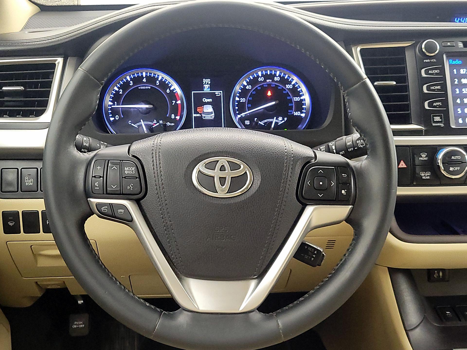 Thumbnail: 2016 Toyota Highlander - 10