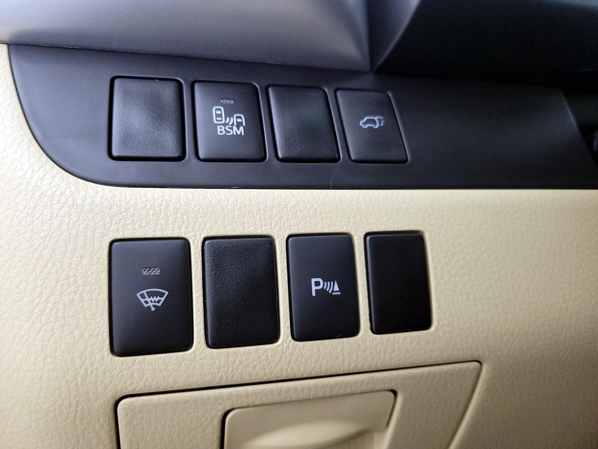 Thumbnail: 2016 Toyota Highlander - 13