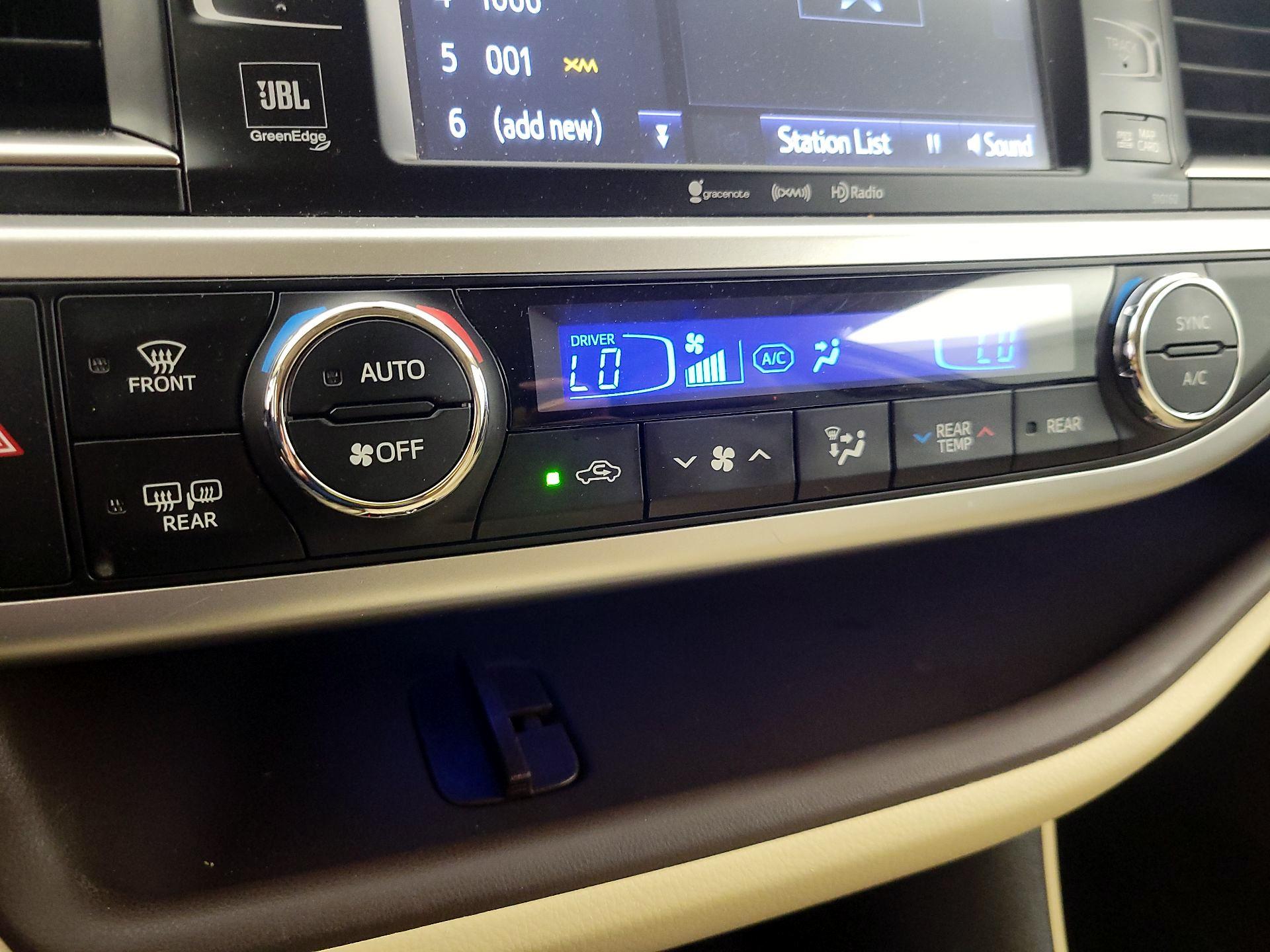 Thumbnail: 2016 Toyota Highlander - 16