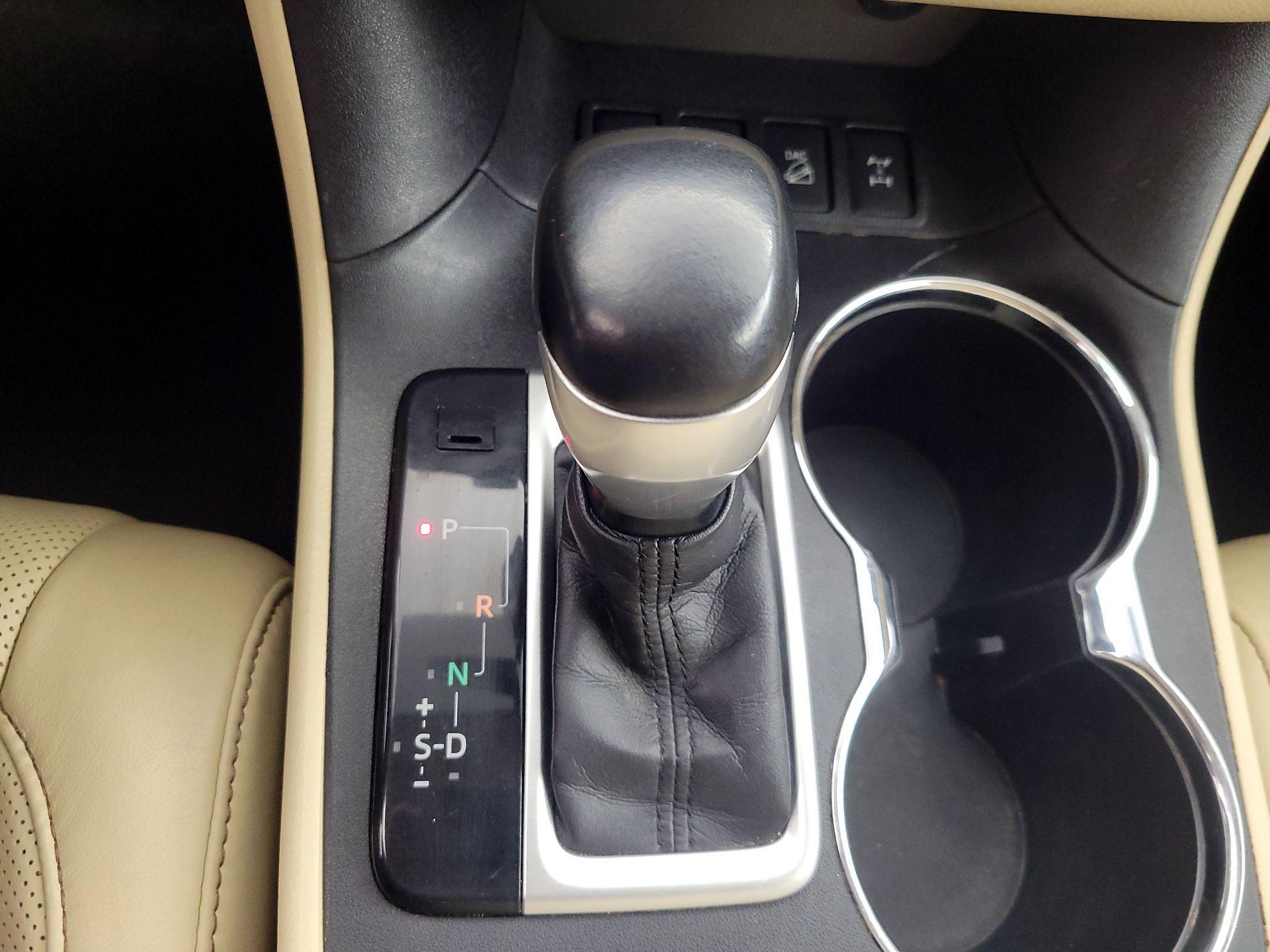 Thumbnail: 2016 Toyota Highlander - 17