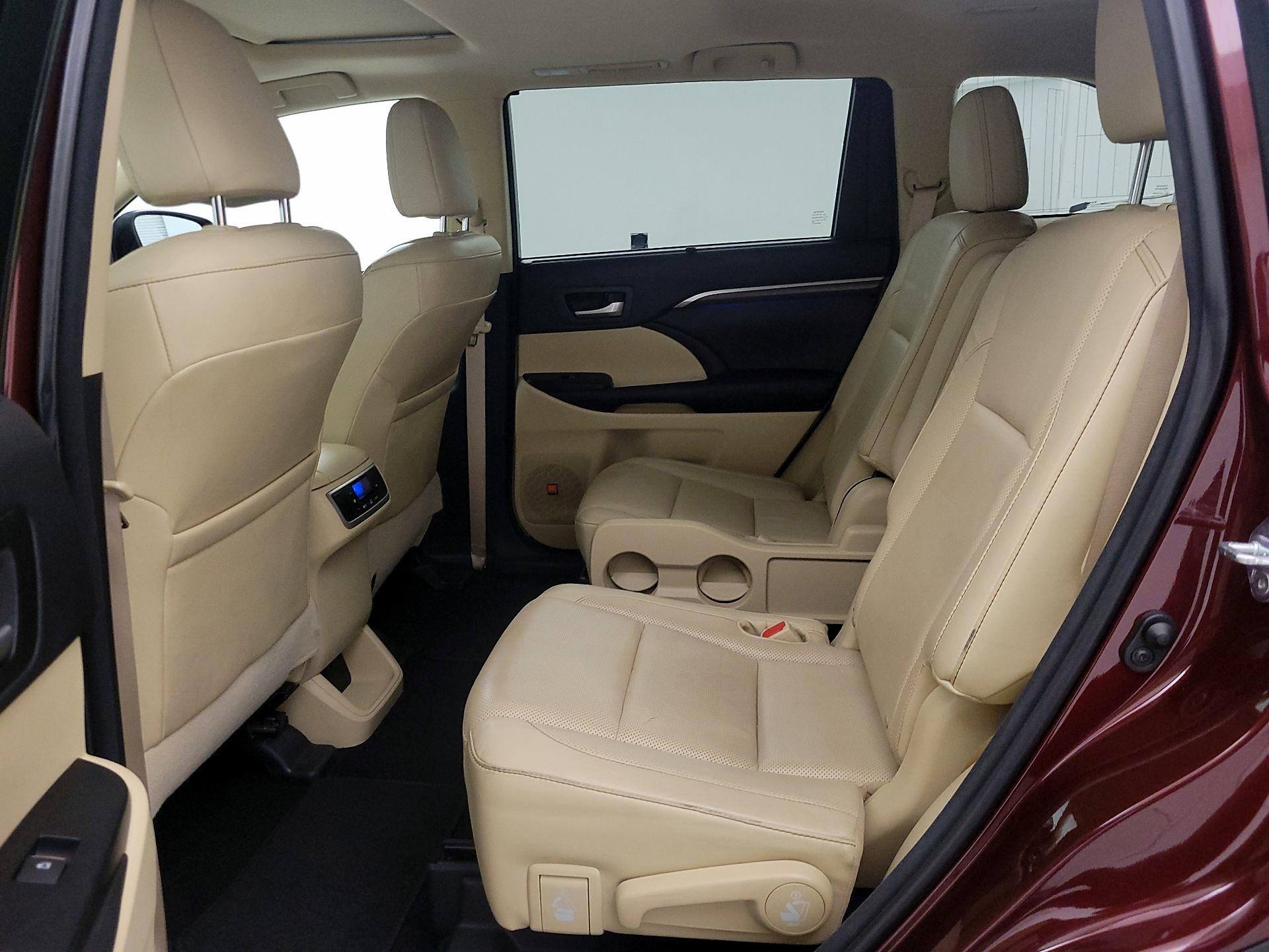Thumbnail: 2016 Toyota Highlander - 20
