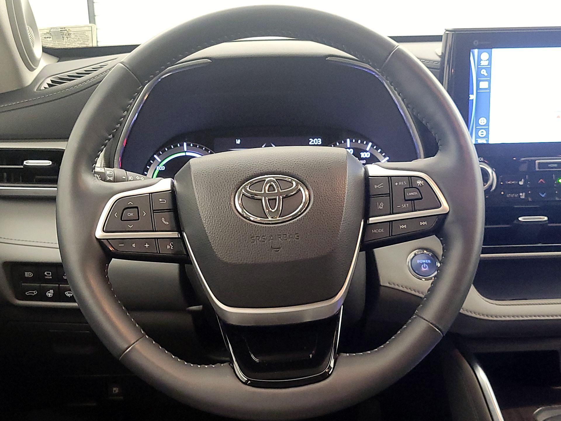 Thumbnail: 2022 Toyota Highlander - 10