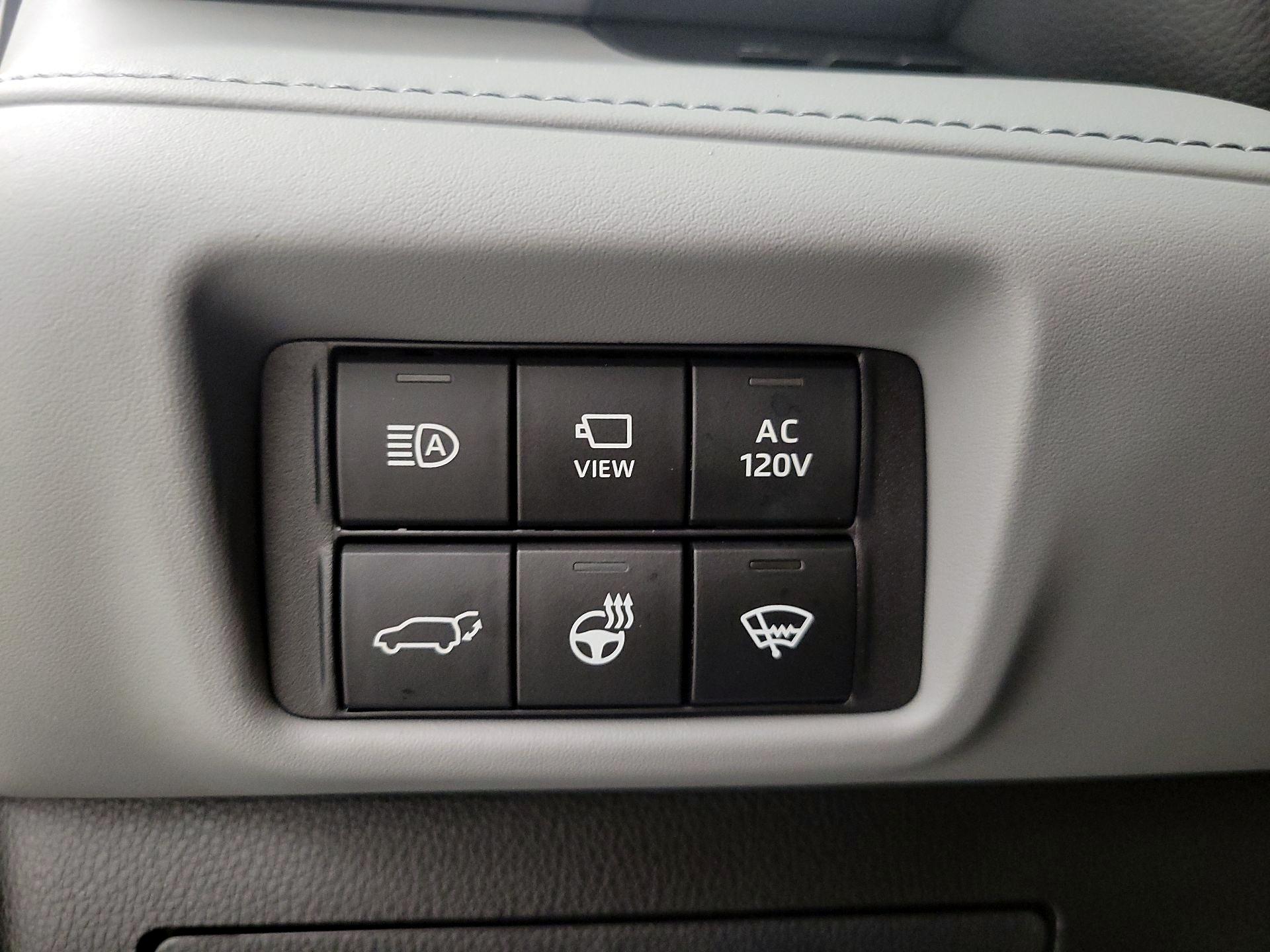 Thumbnail: 2022 Toyota Highlander - 13