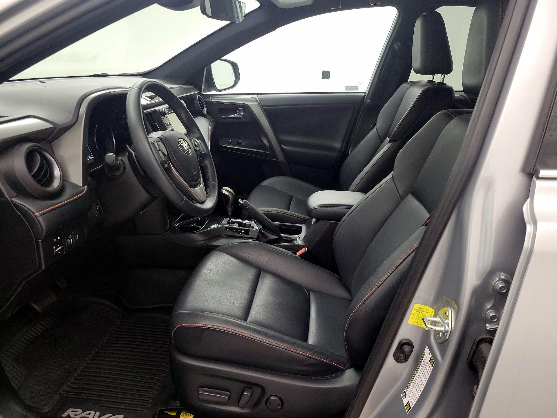 Thumbnail: 2018 Toyota RAV4 - 11