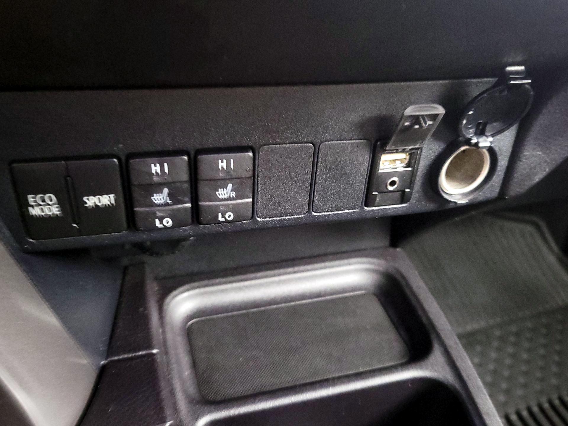 Thumbnail: 2018 Toyota RAV4 - 18