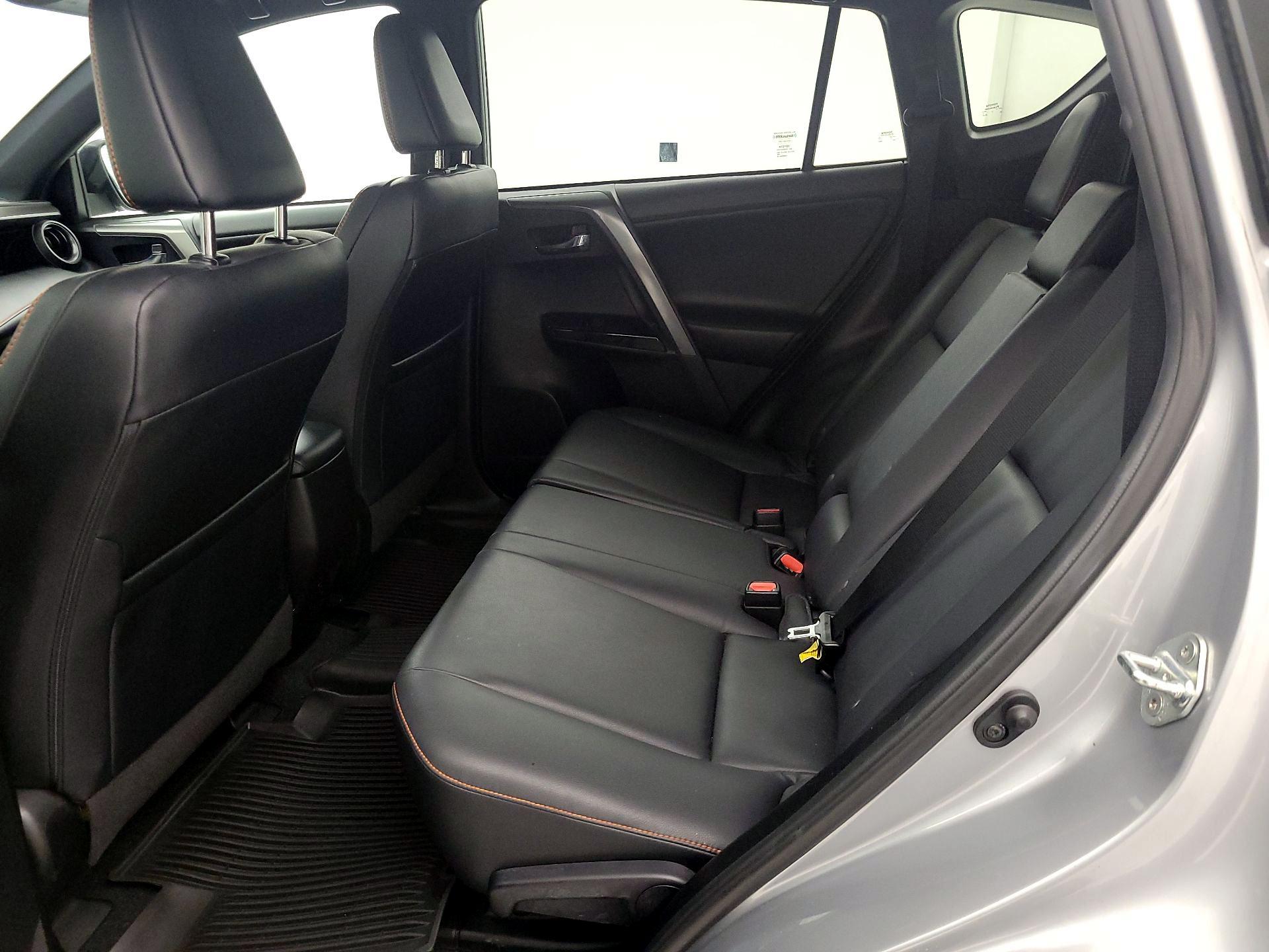 Thumbnail: 2018 Toyota RAV4 - 20