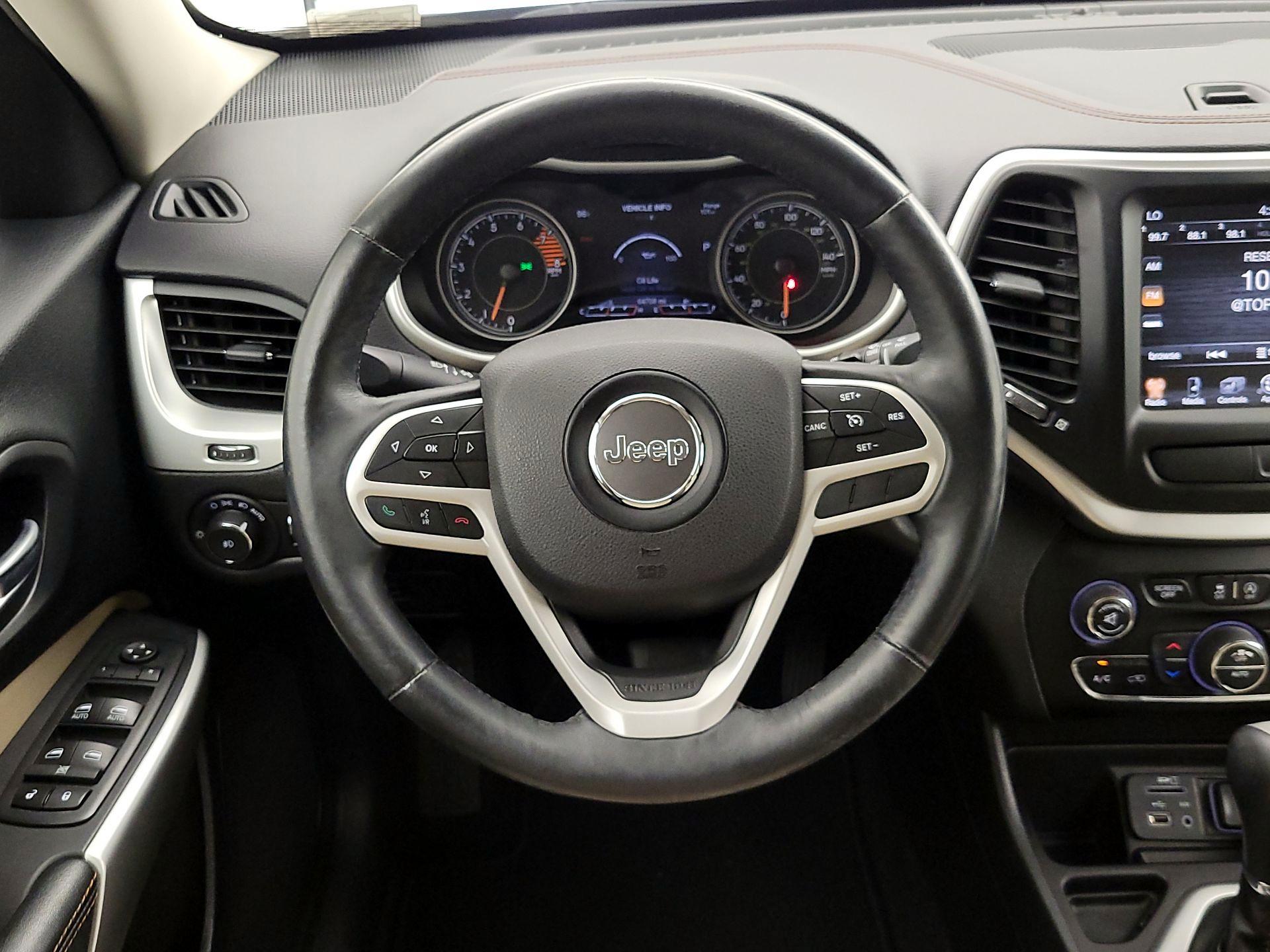 Thumbnail: 2017 Jeep Cherokee - 10