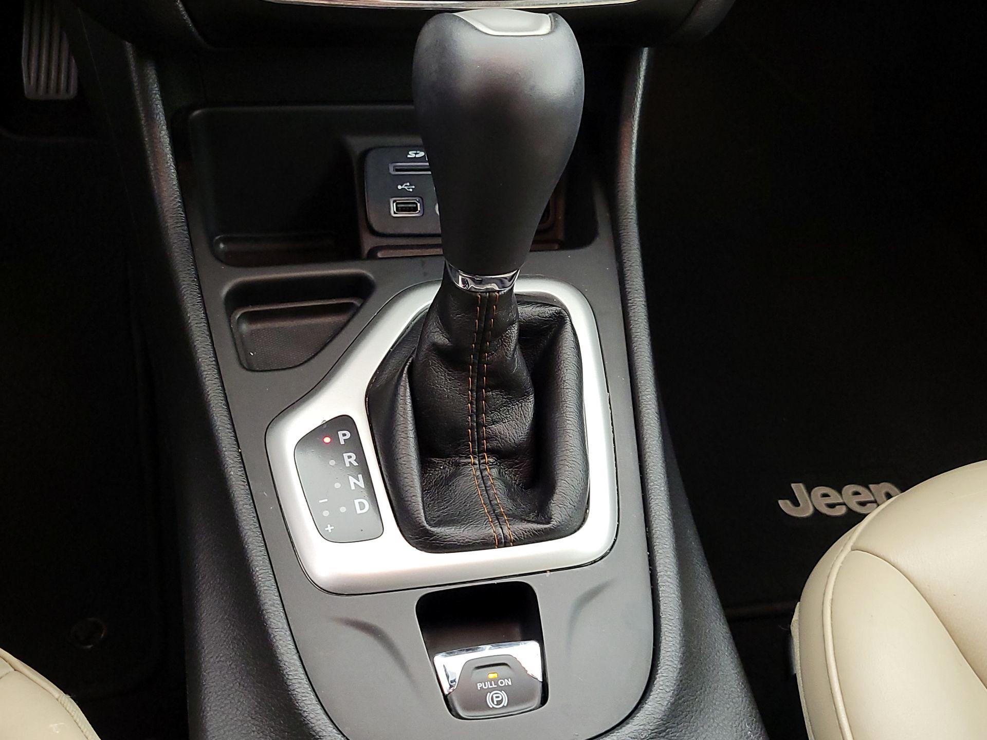 Thumbnail: 2017 Jeep Cherokee - 17