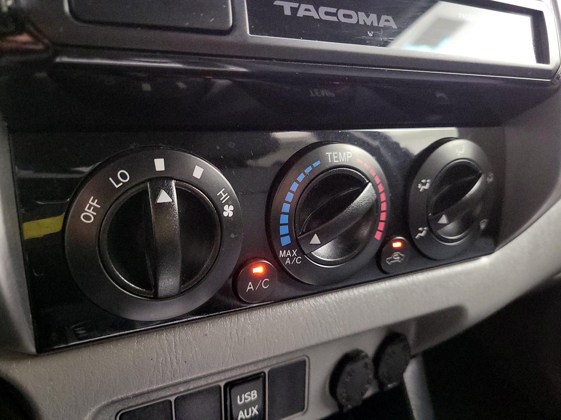 Thumbnail: 2015 Toyota Tacoma - 14