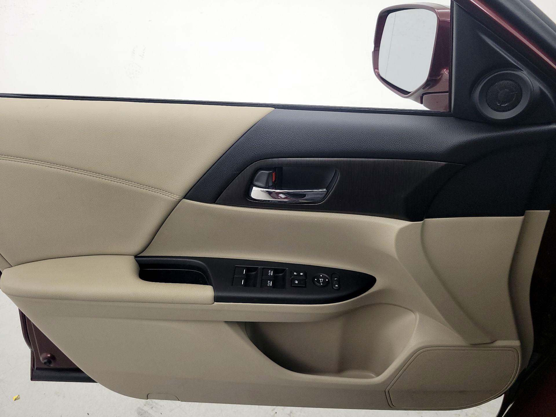 Thumbnail: 2015 Honda Accord - 12