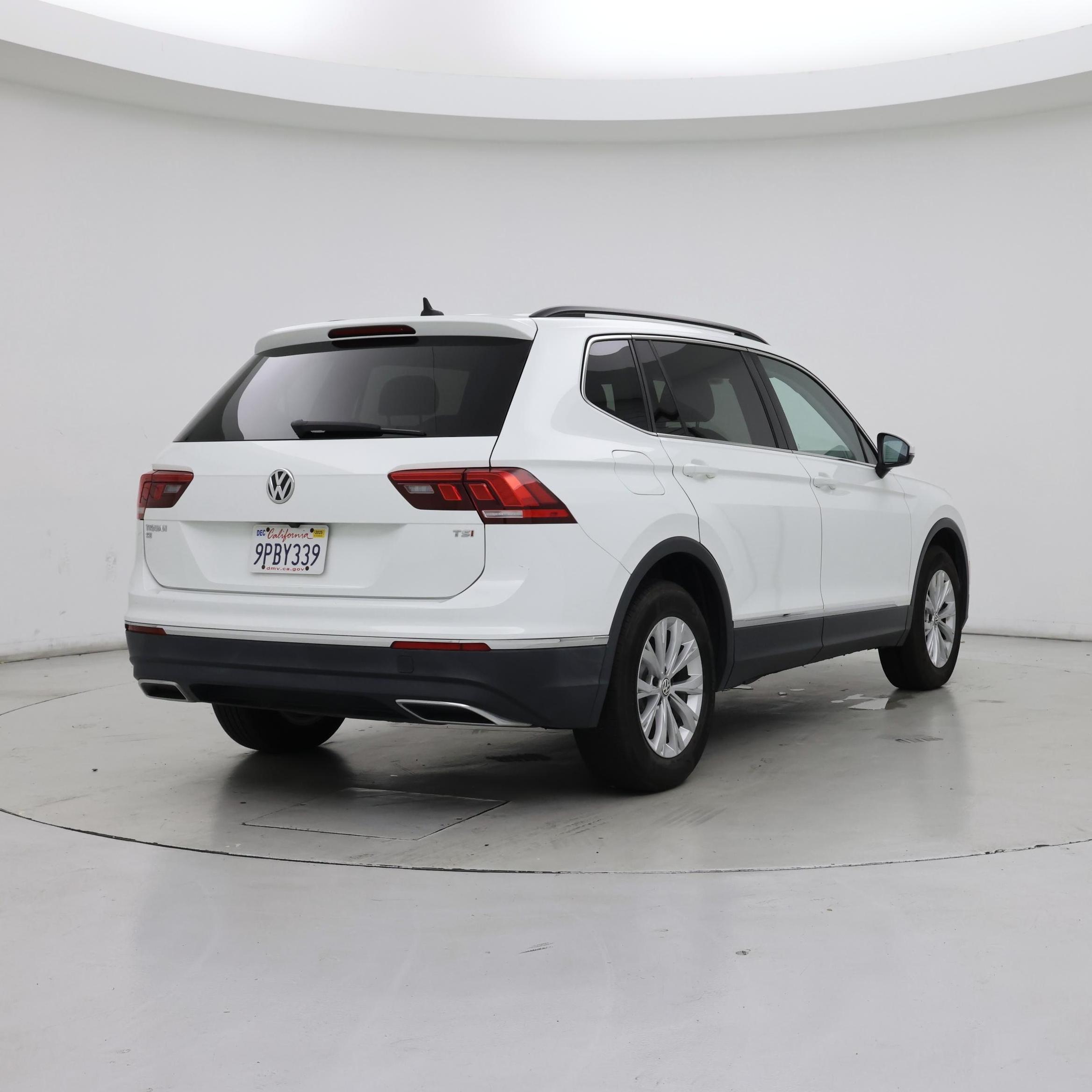 Thumbnail: 2018 Volkswagen Tiguan - 8
