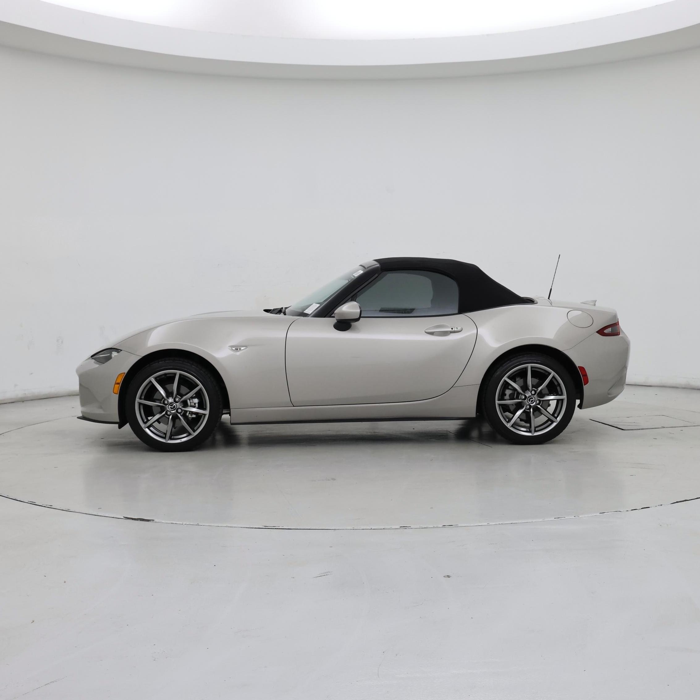Thumbnail: 2023 Mazda MX-5 Miata - 3