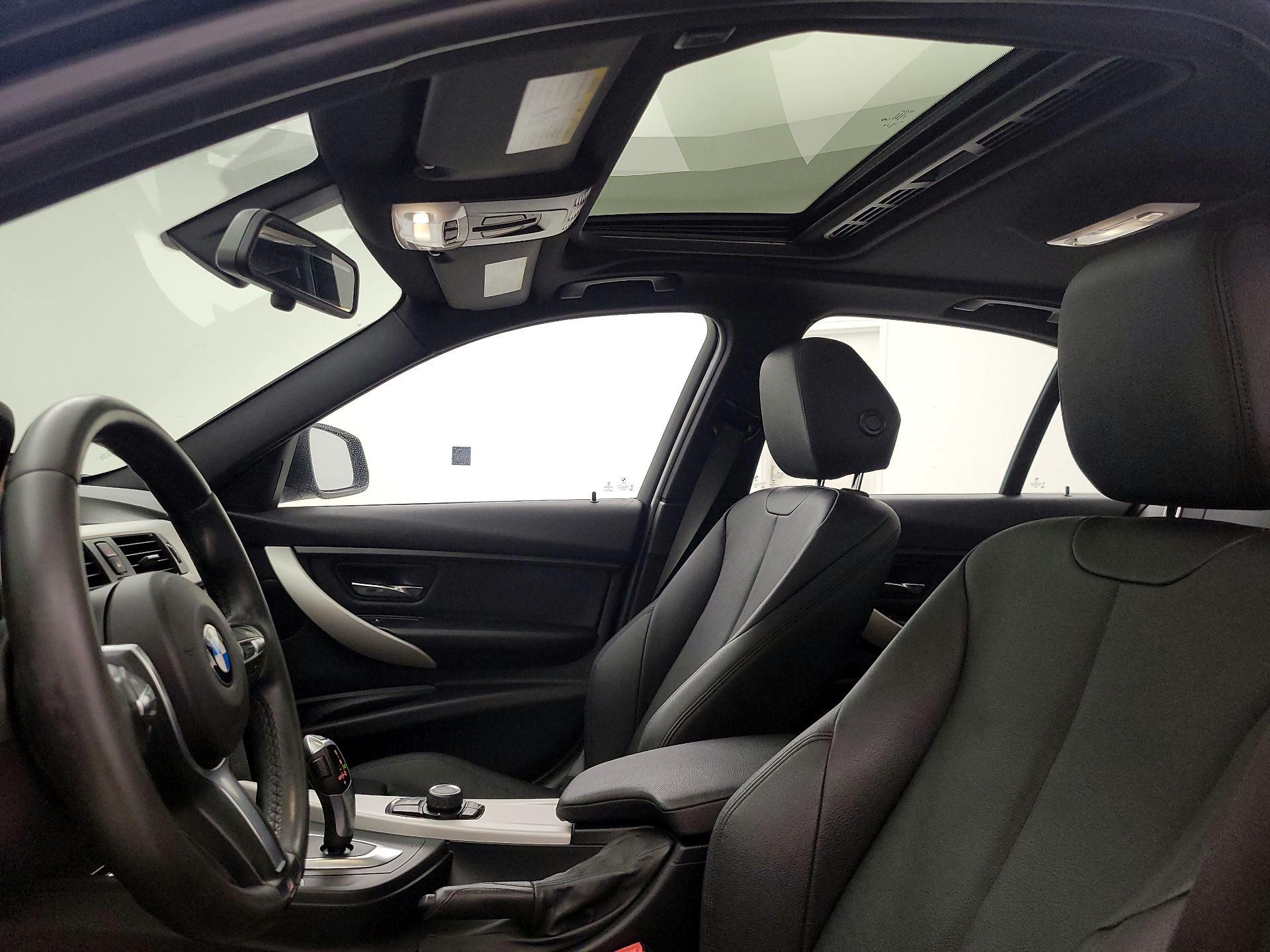 Thumbnail: 2015 BMW 3 Series - 18