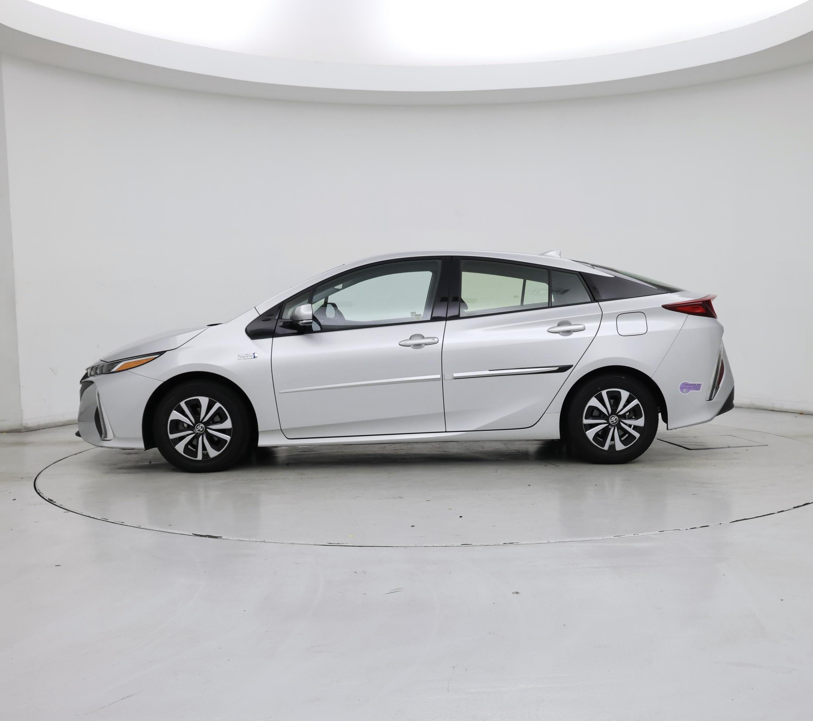 Thumbnail: 2018 Toyota Prius Prime - 3