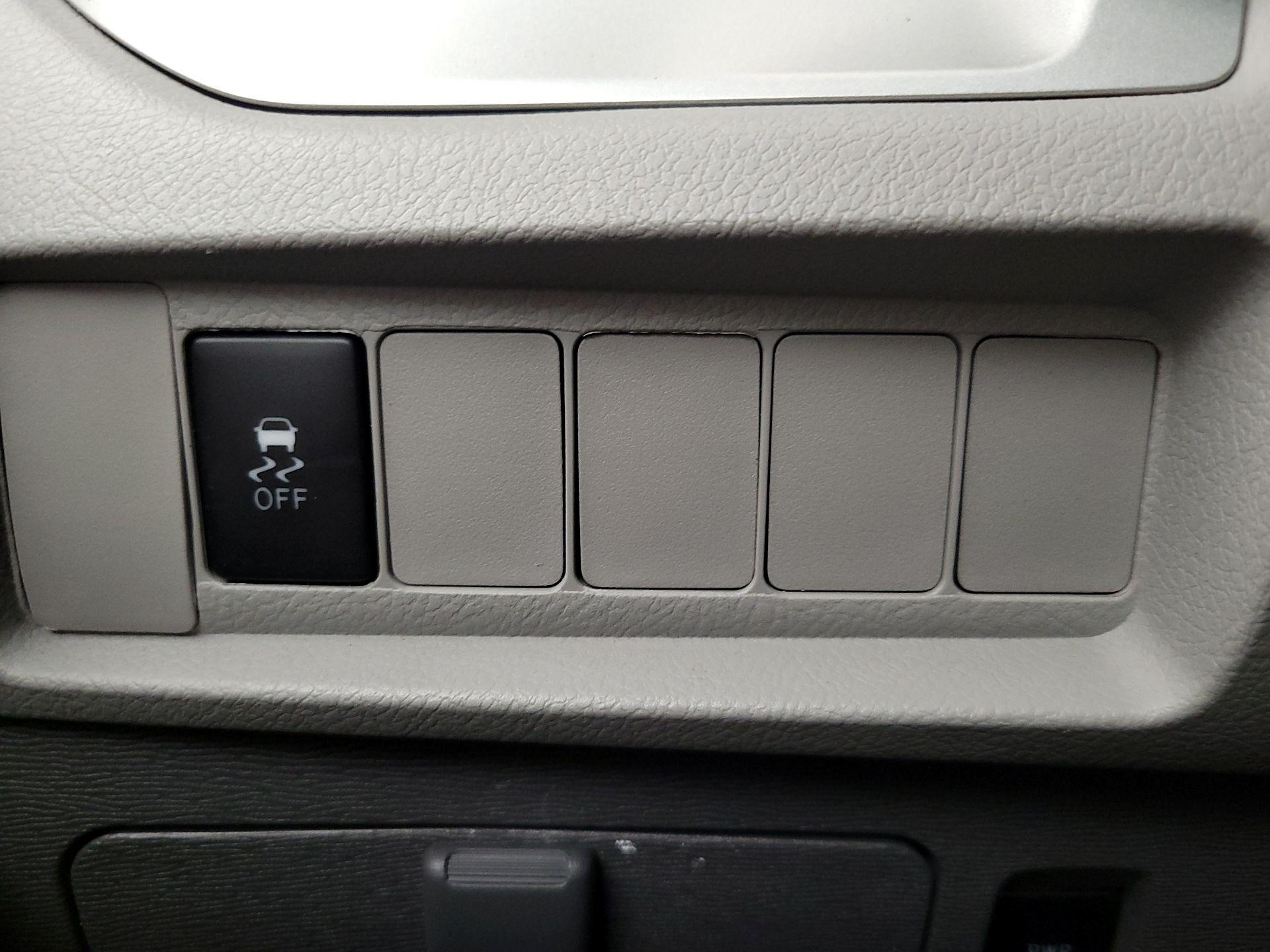 Thumbnail: 2017 Toyota Sienna - 13