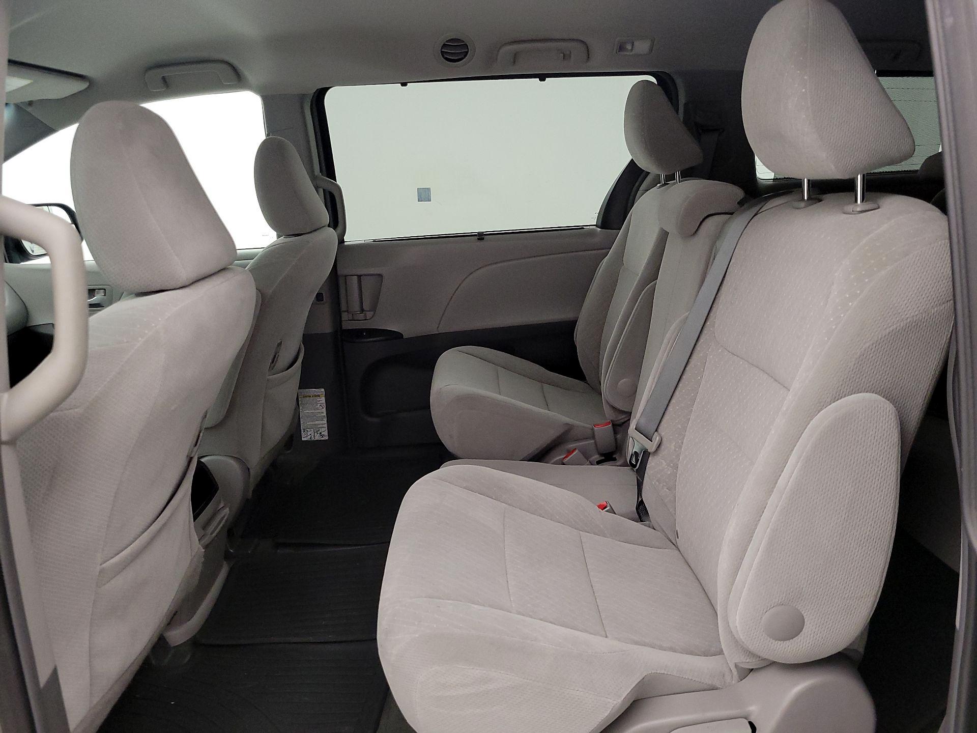 Thumbnail: 2017 Toyota Sienna - 19