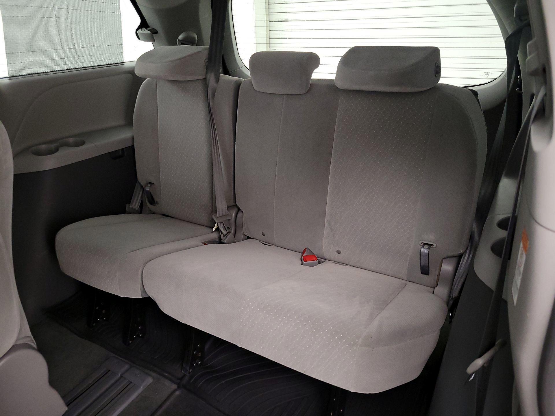Thumbnail: 2017 Toyota Sienna - 20