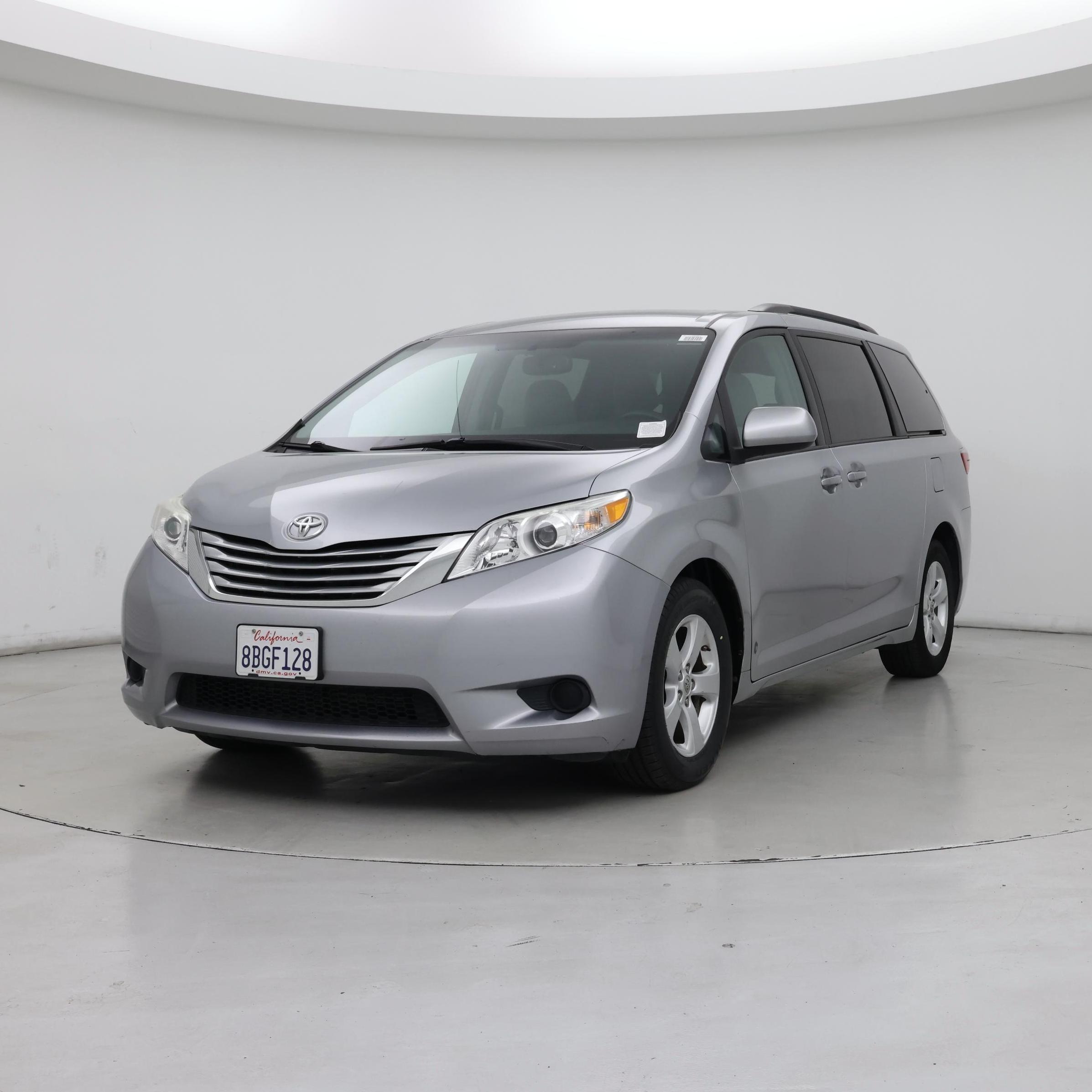 Thumbnail: 2017 Toyota Sienna - 4
