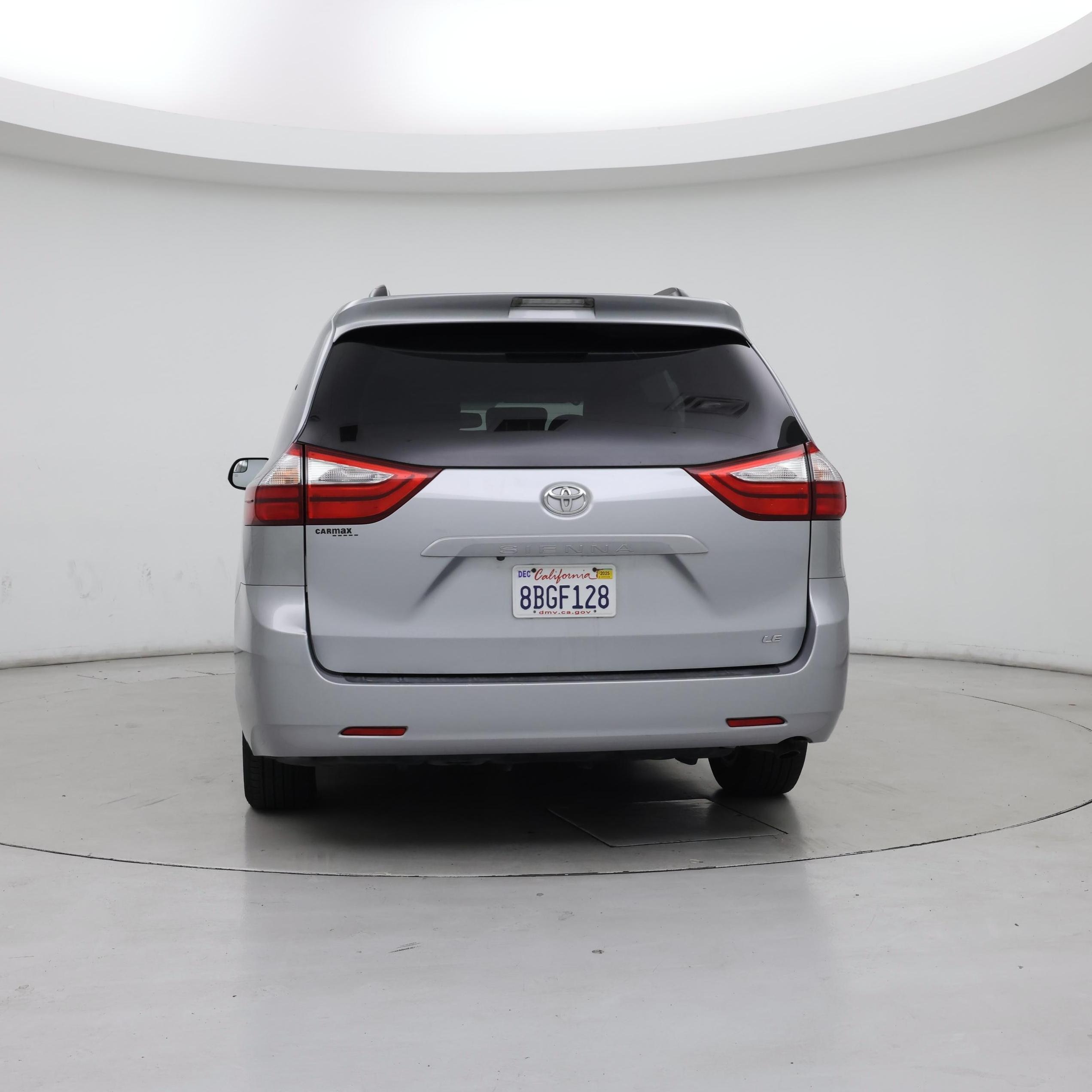 Thumbnail: 2017 Toyota Sienna - 6