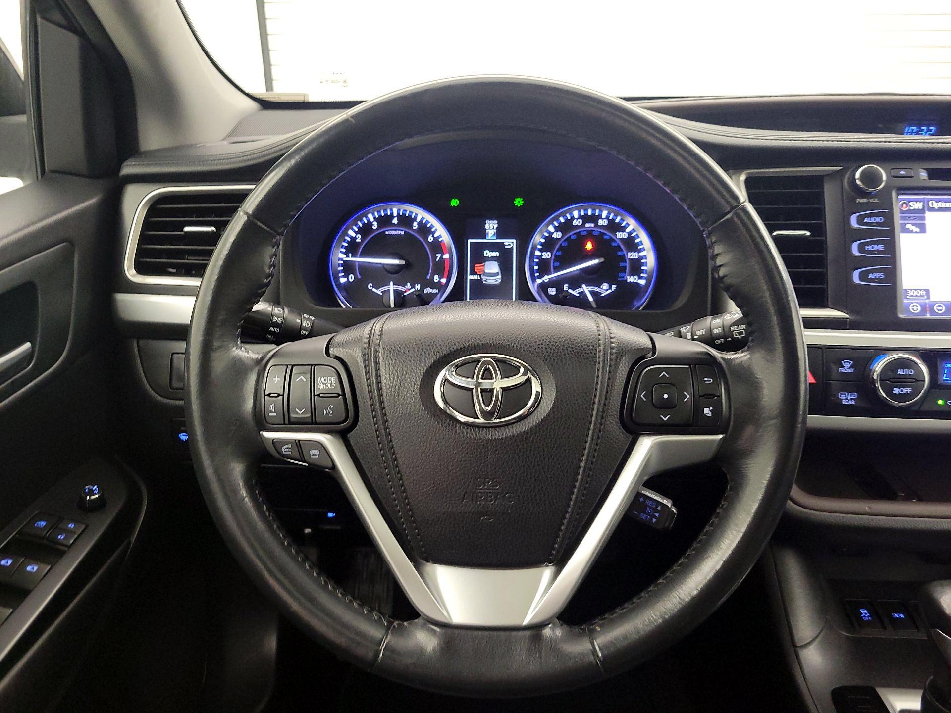 Thumbnail: 2015 Toyota Highlander - 10
