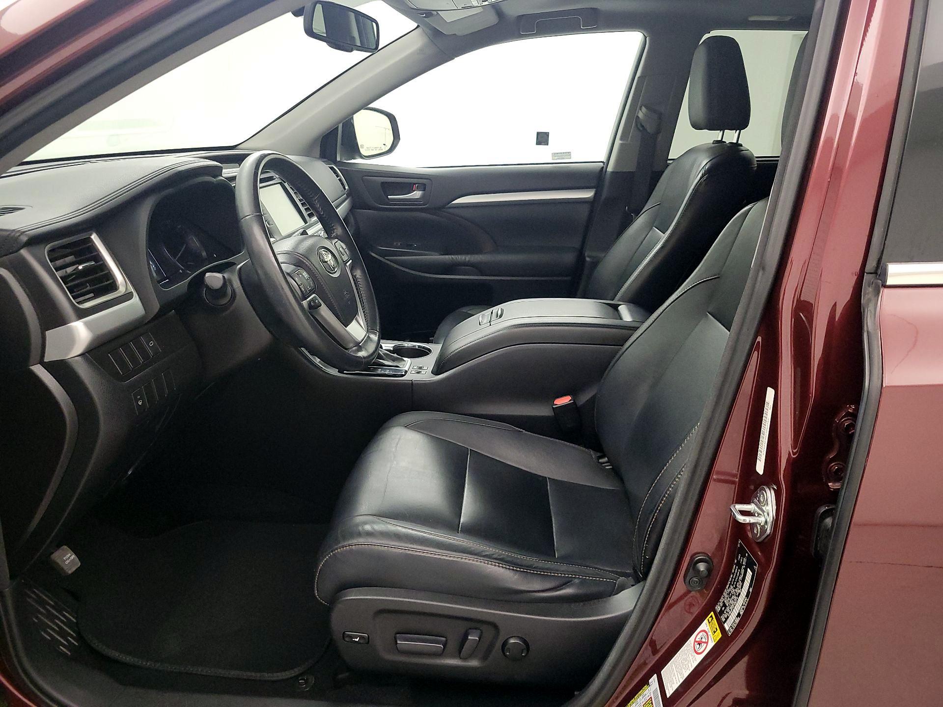 Thumbnail: 2015 Toyota Highlander - 11