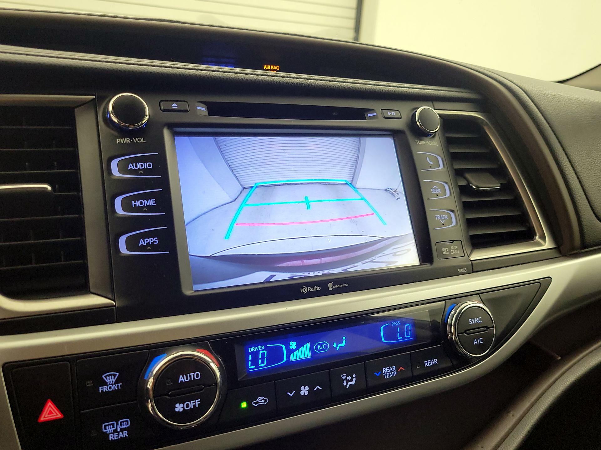 Thumbnail: 2015 Toyota Highlander - 15