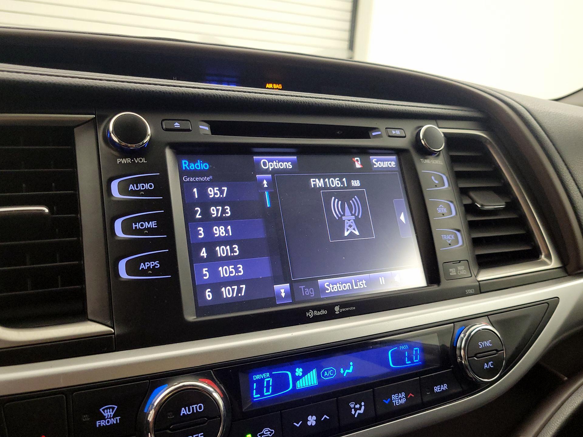 Thumbnail: 2015 Toyota Highlander - 16