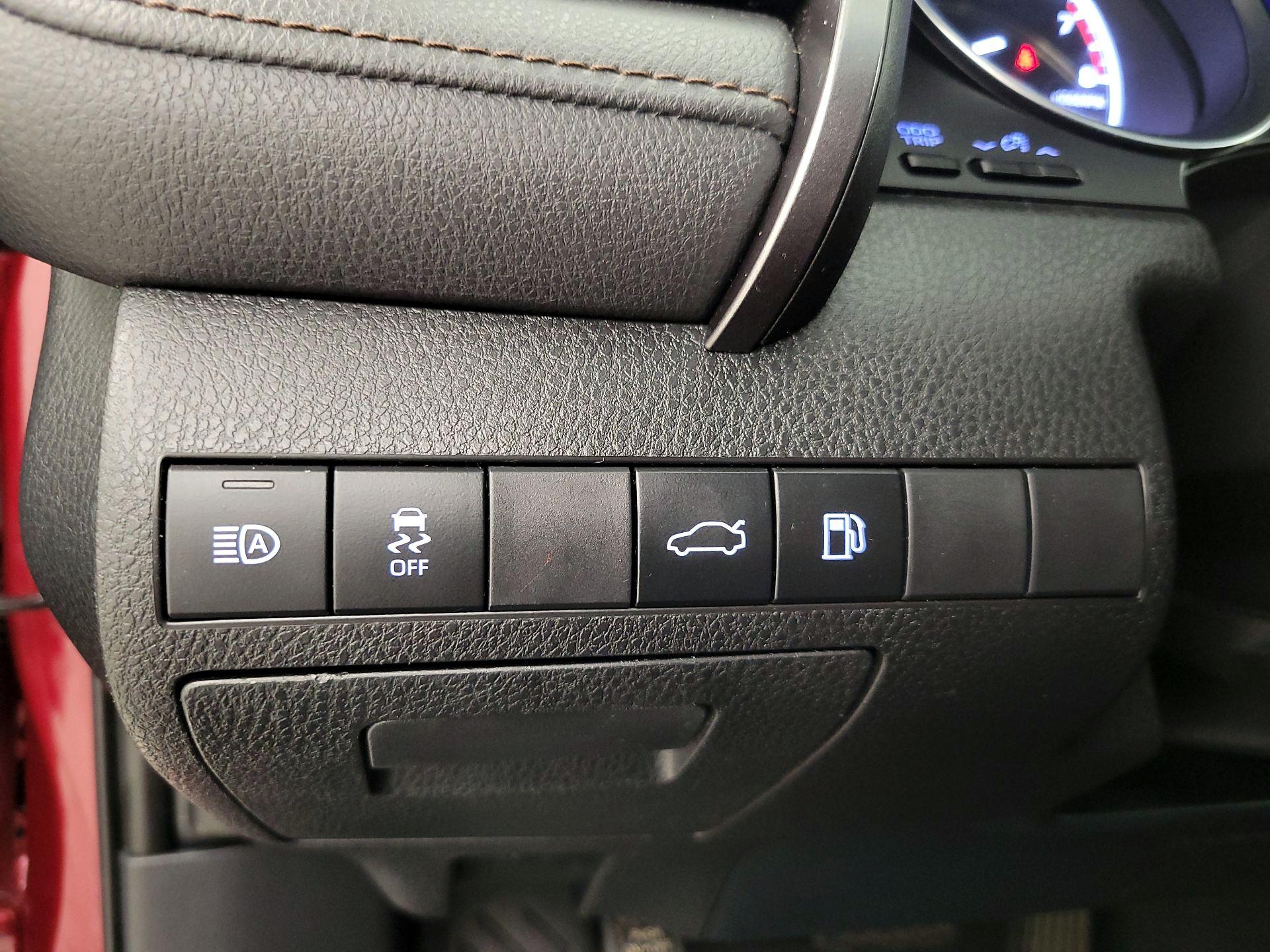 Thumbnail: 2018 Toyota Camry - 13