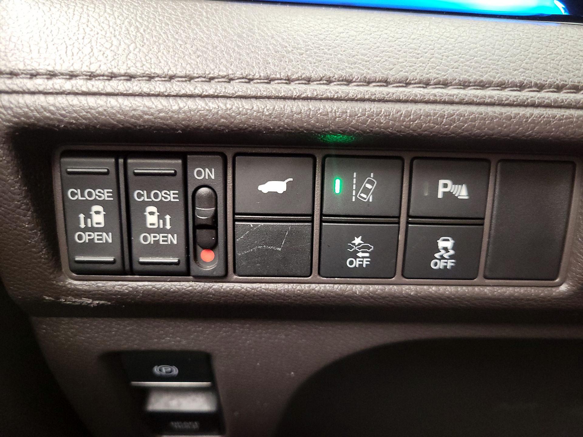 Thumbnail: 2019 Honda Odyssey - 13