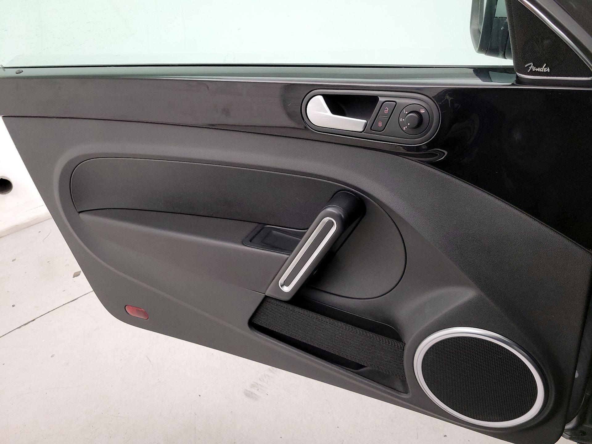 Thumbnail: 2014 Volkswagen Beetle - 12