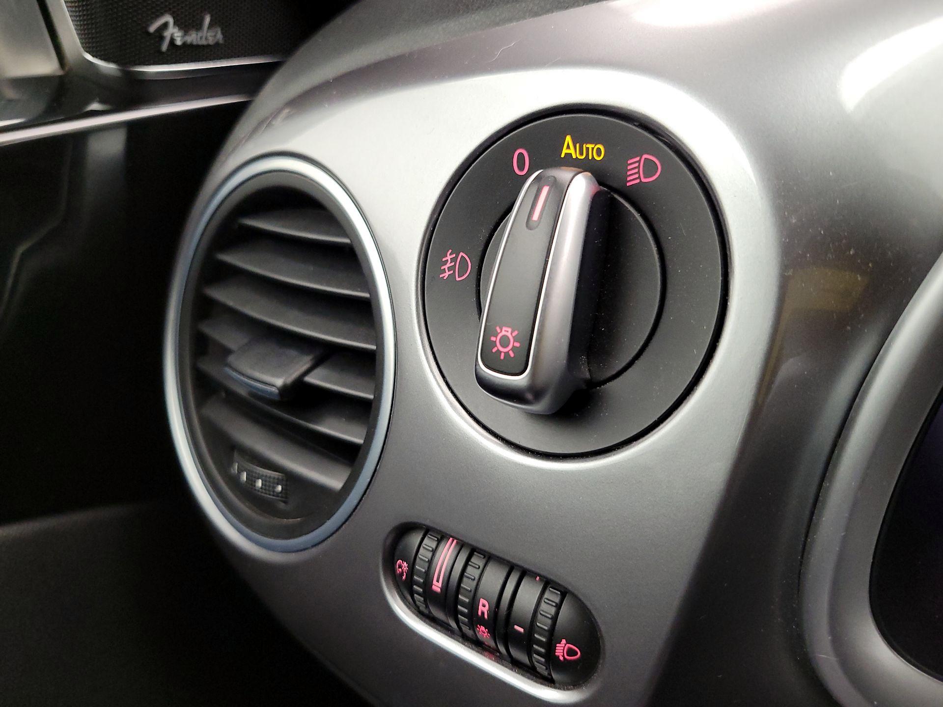 Thumbnail: 2014 Volkswagen Beetle - 13