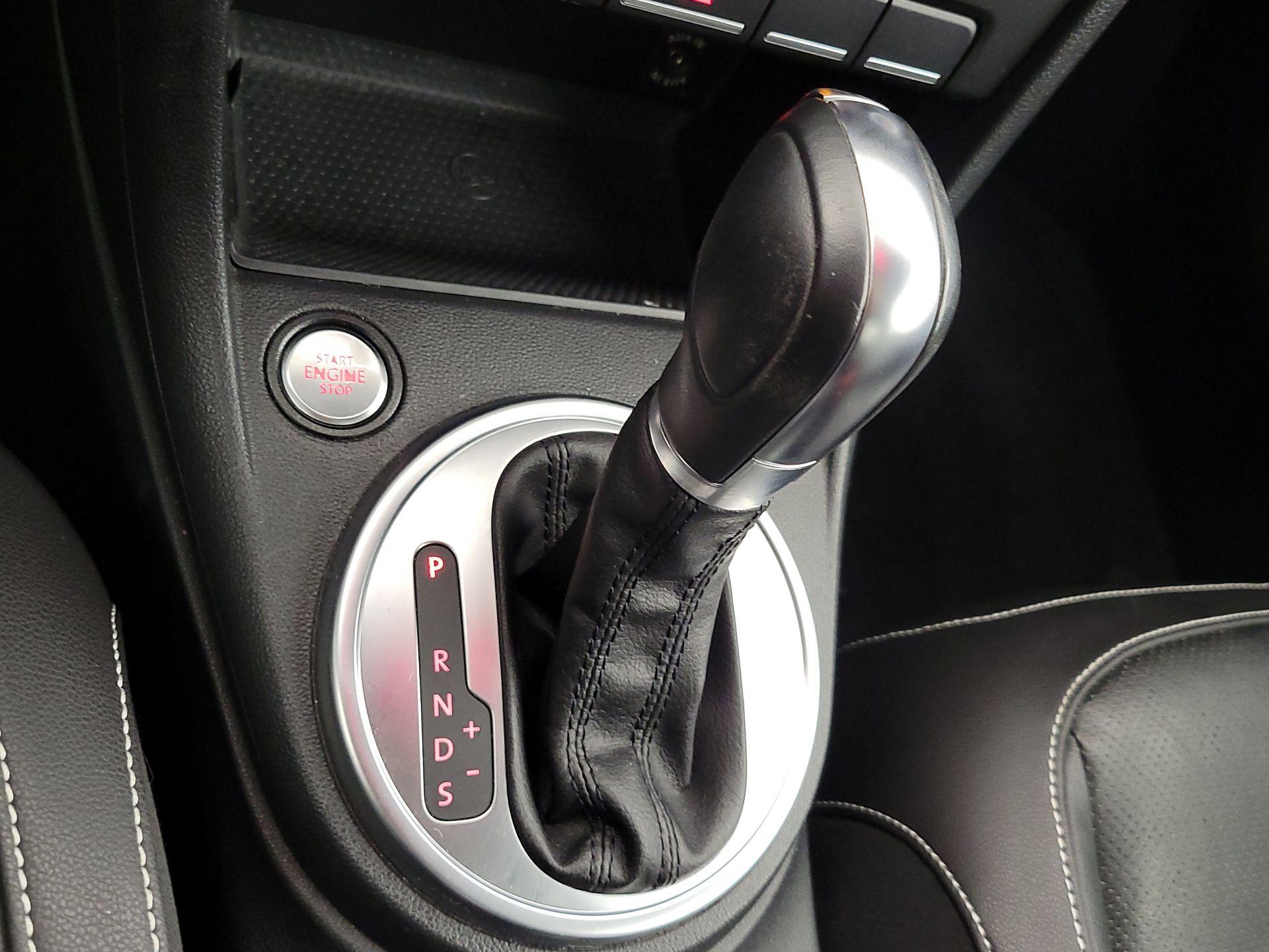 Thumbnail: 2014 Volkswagen Beetle - 17