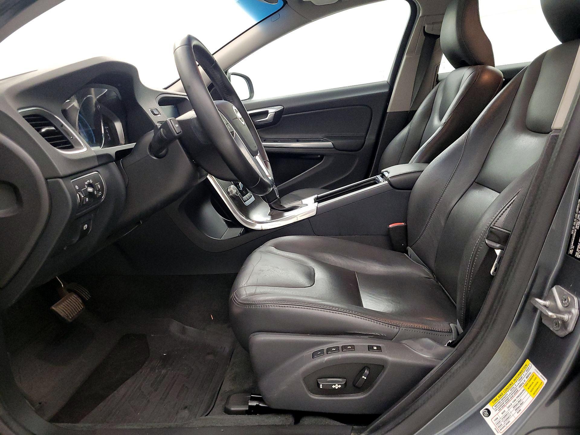 Thumbnail: 2016 Volvo V60 - 11