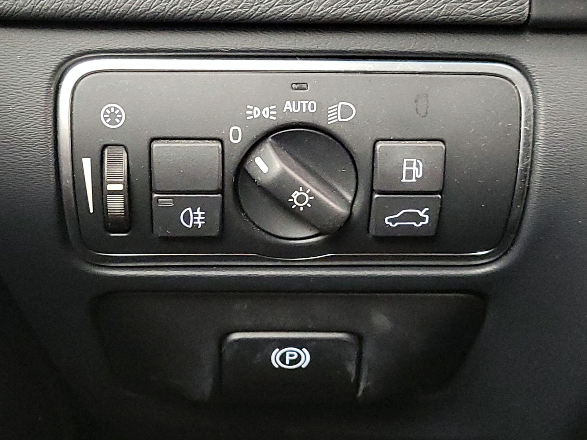 Thumbnail: 2016 Volvo V60 - 13
