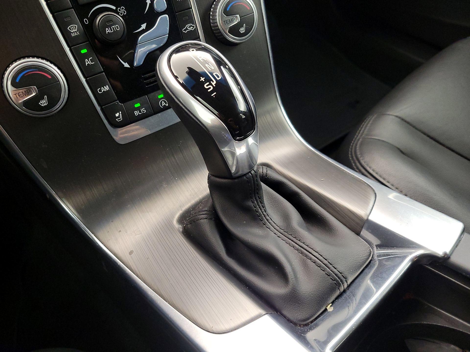 Thumbnail: 2016 Volvo V60 - 18