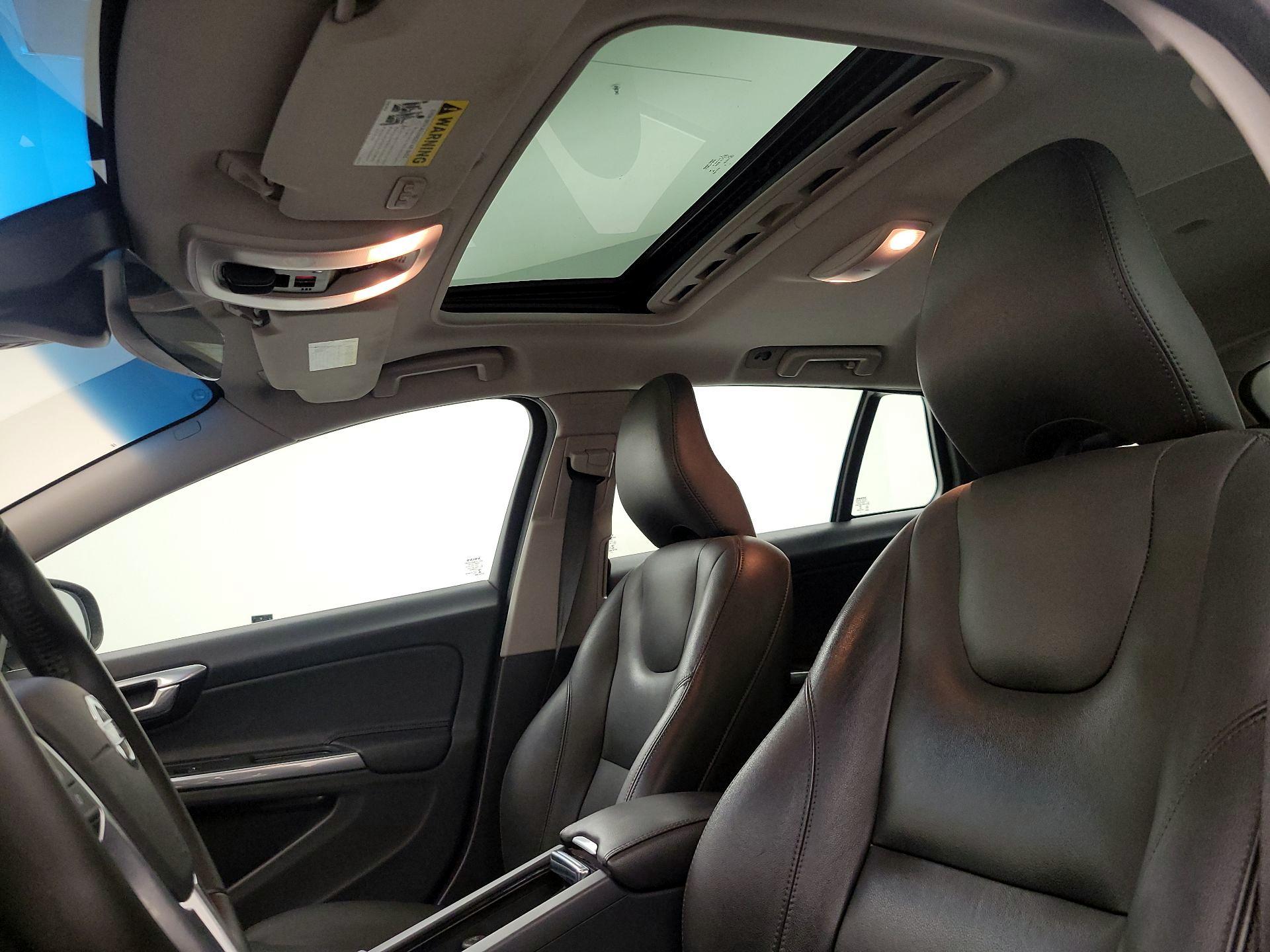 Thumbnail: 2016 Volvo V60 - 19