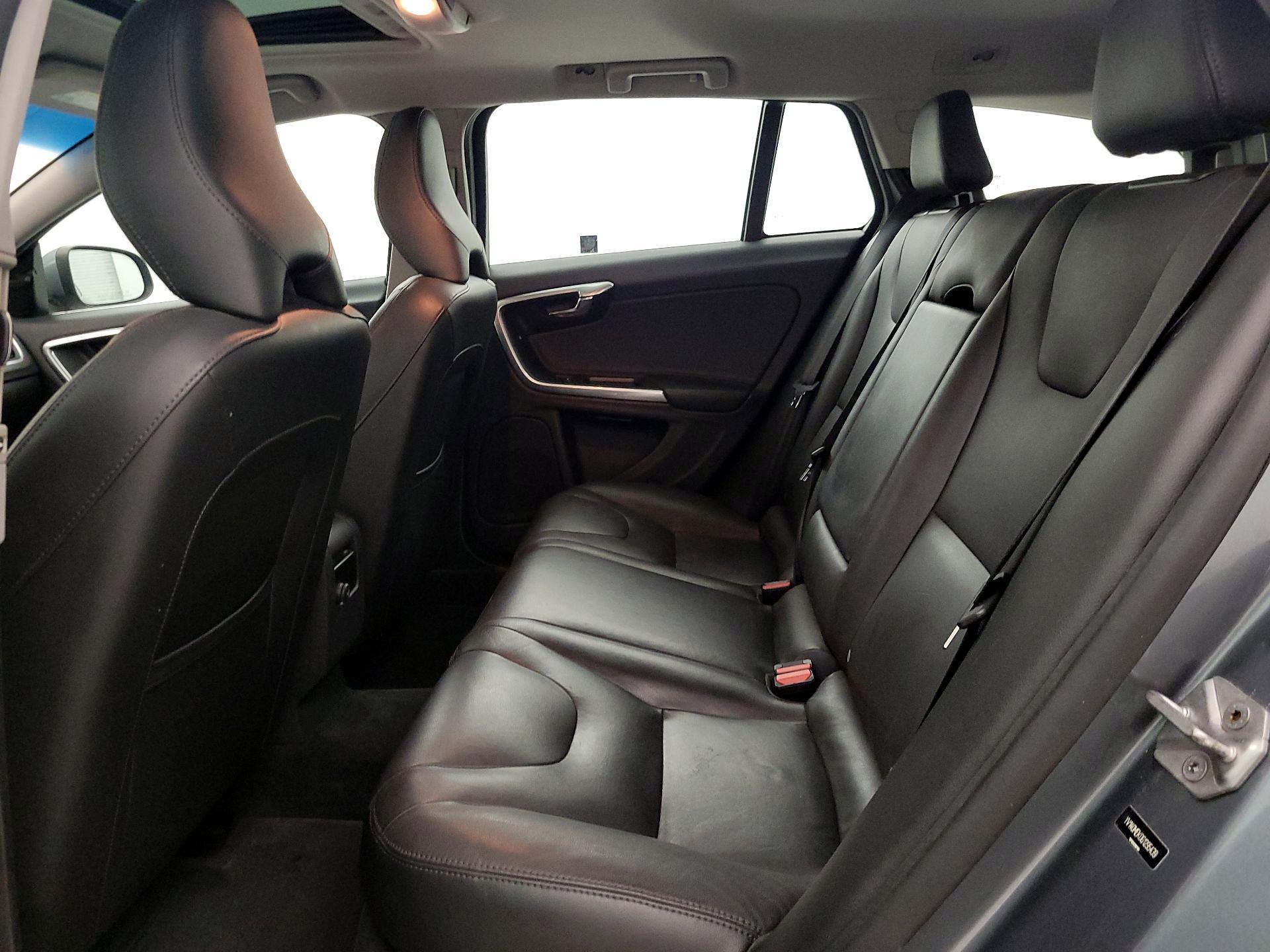 Thumbnail: 2016 Volvo V60 - 20