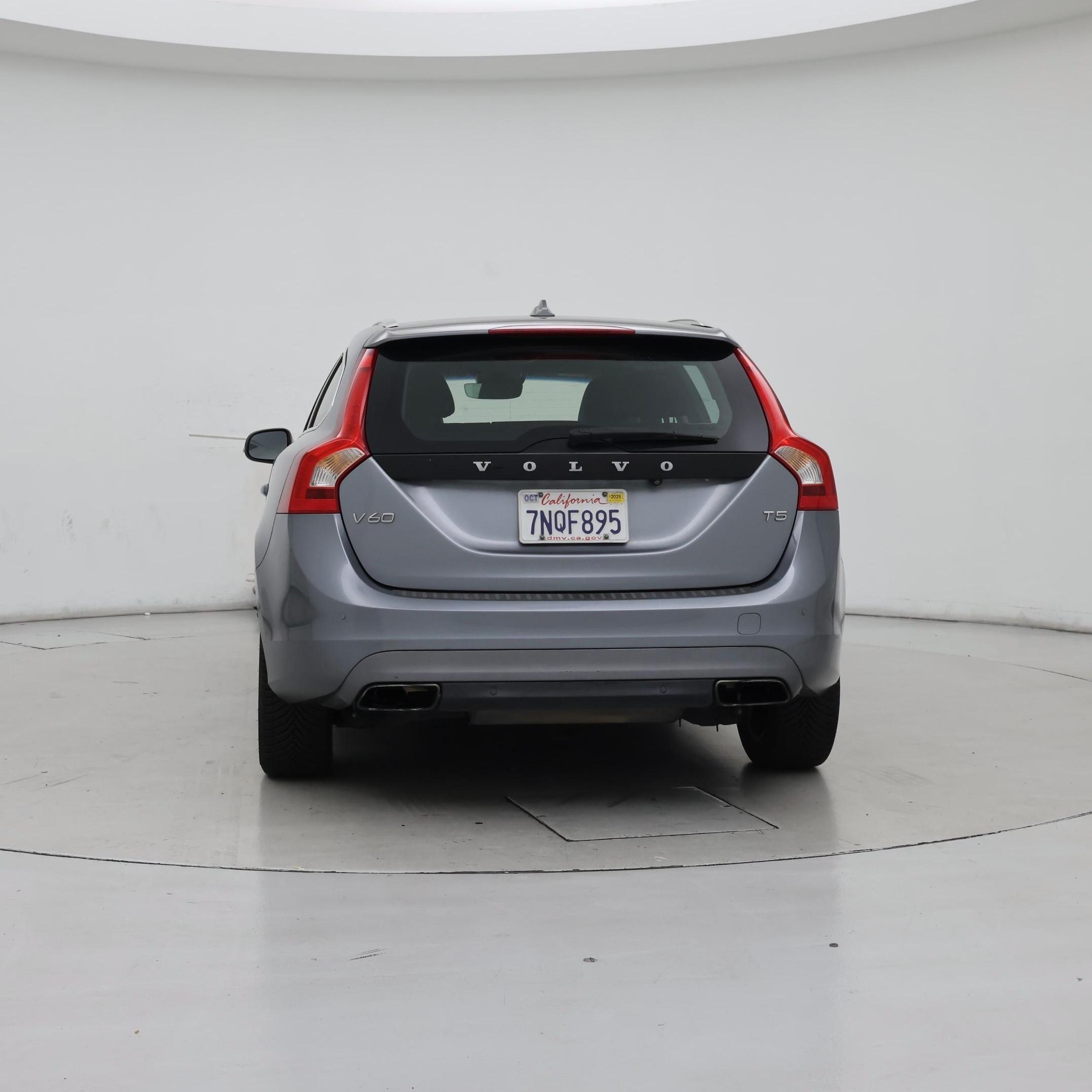 Thumbnail: 2016 Volvo V60 - 6