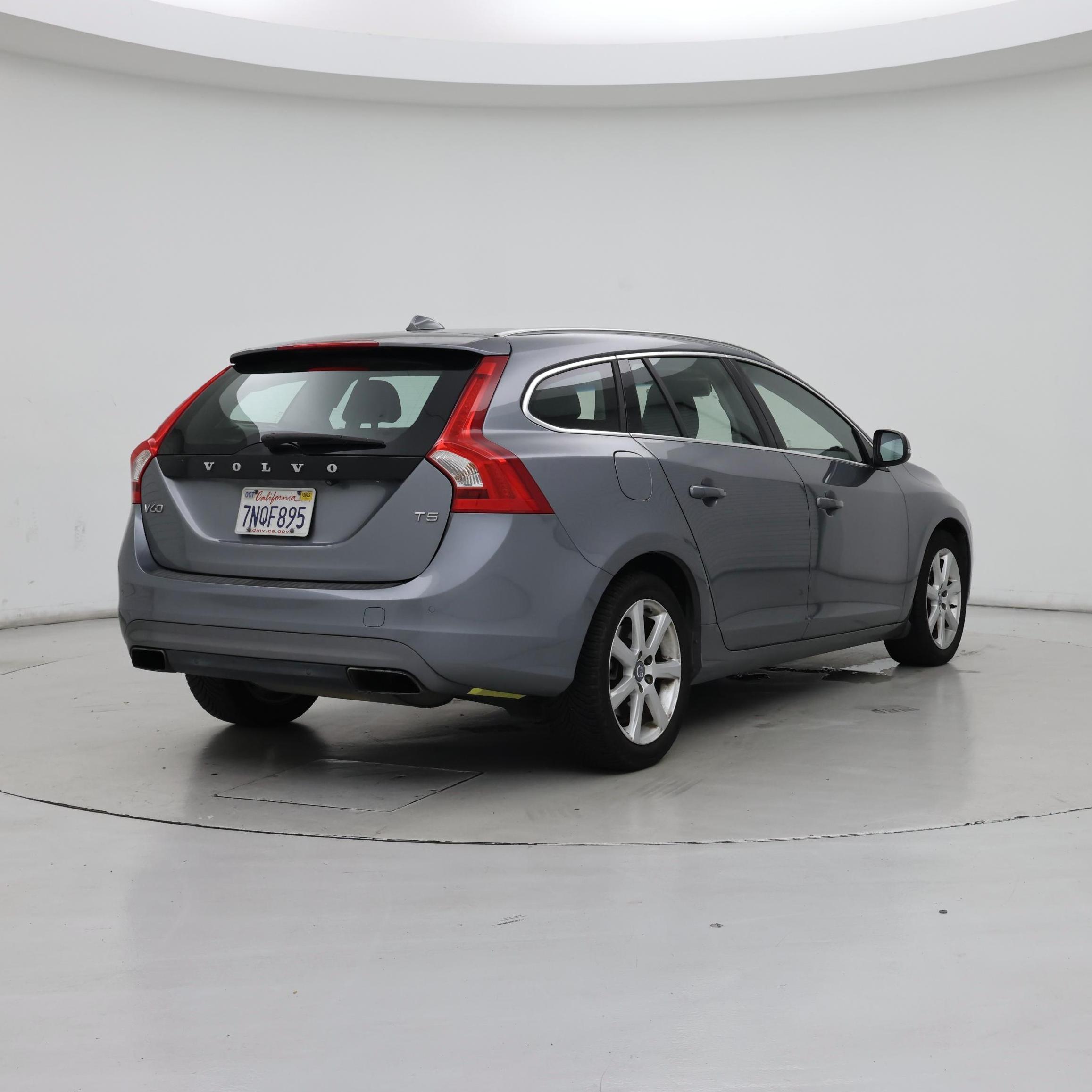 Thumbnail: 2016 Volvo V60 - 8