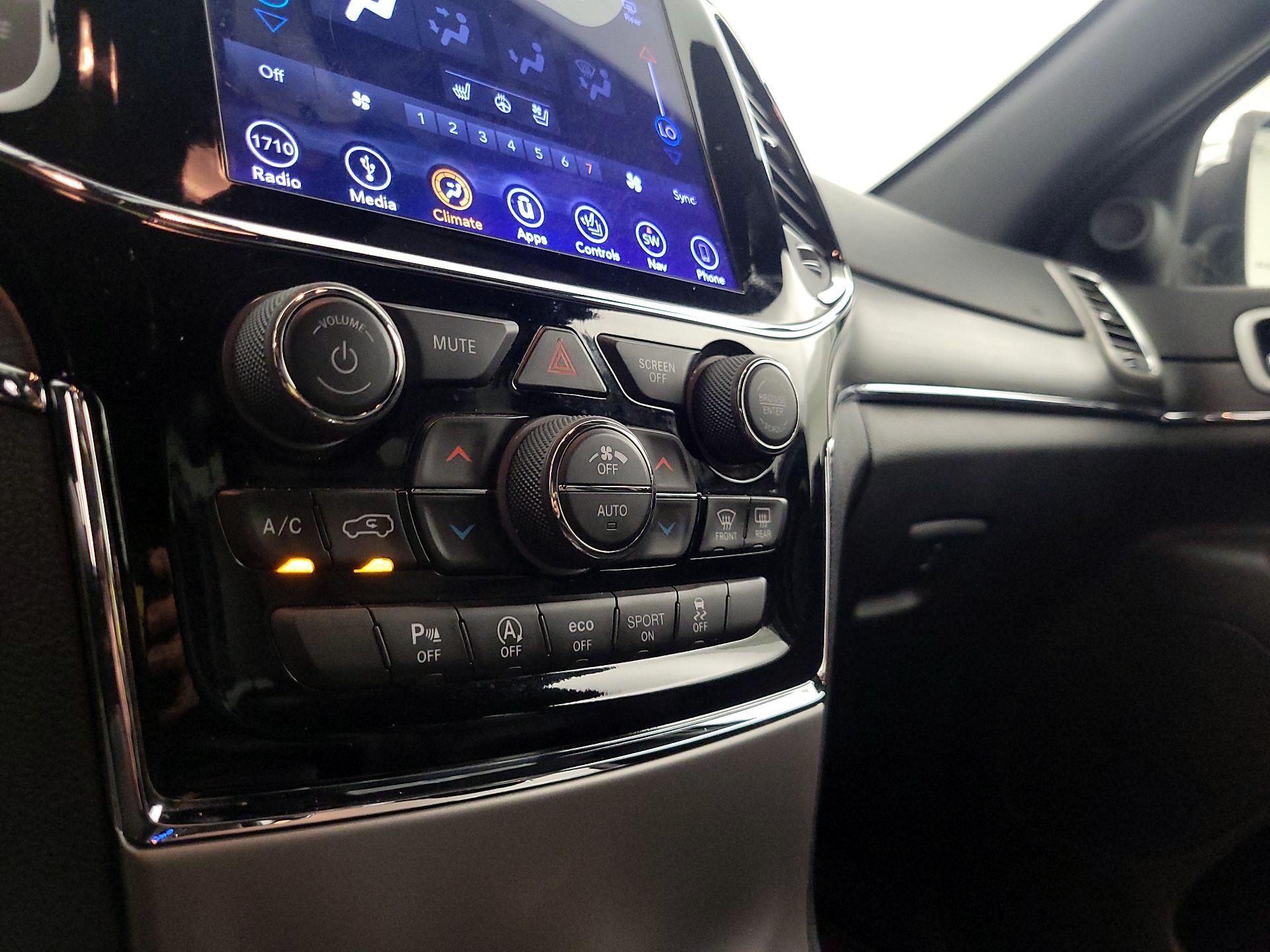Thumbnail: 2019 Jeep Grand Cherokee - 17