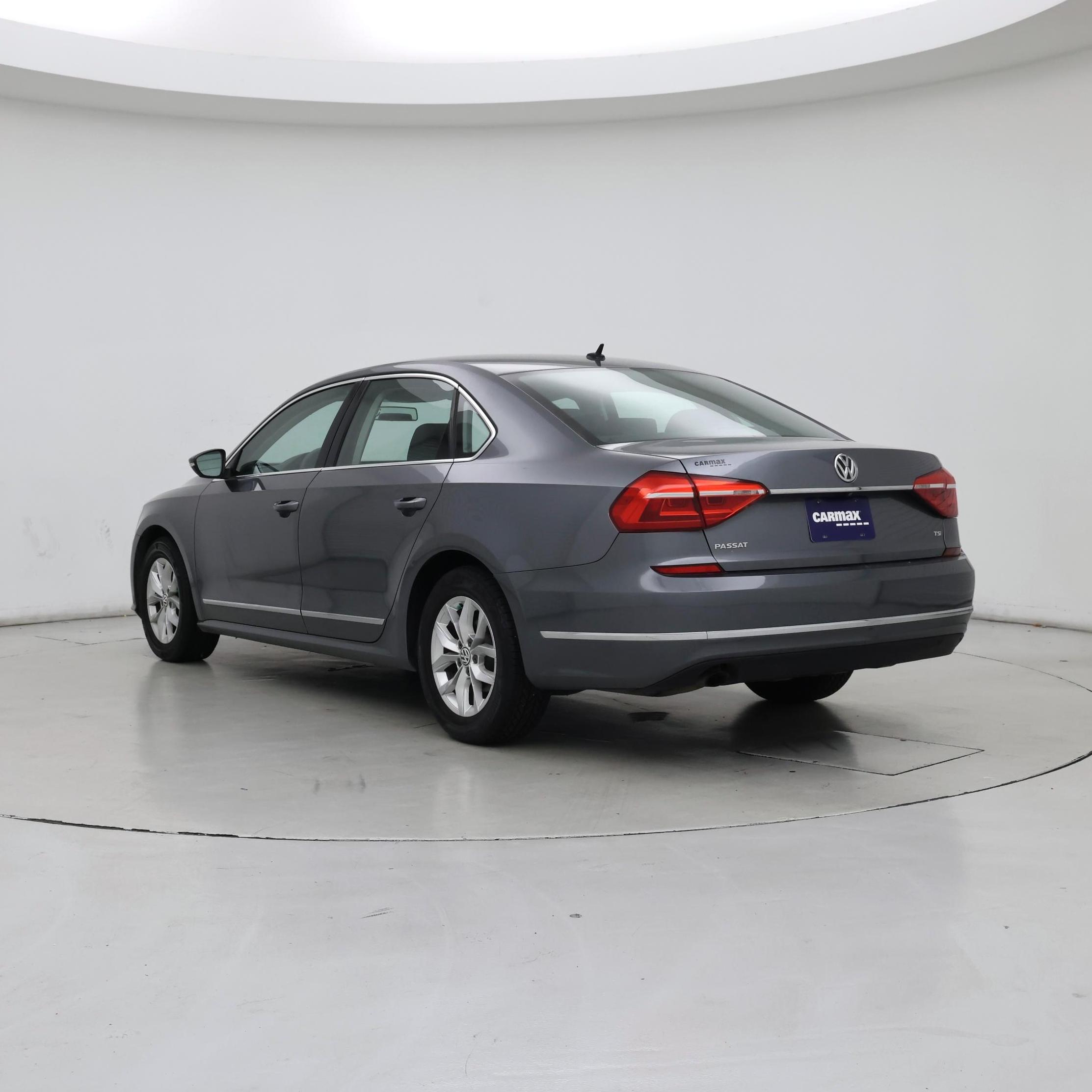 Thumbnail: 2016 Volkswagen Passat - 2