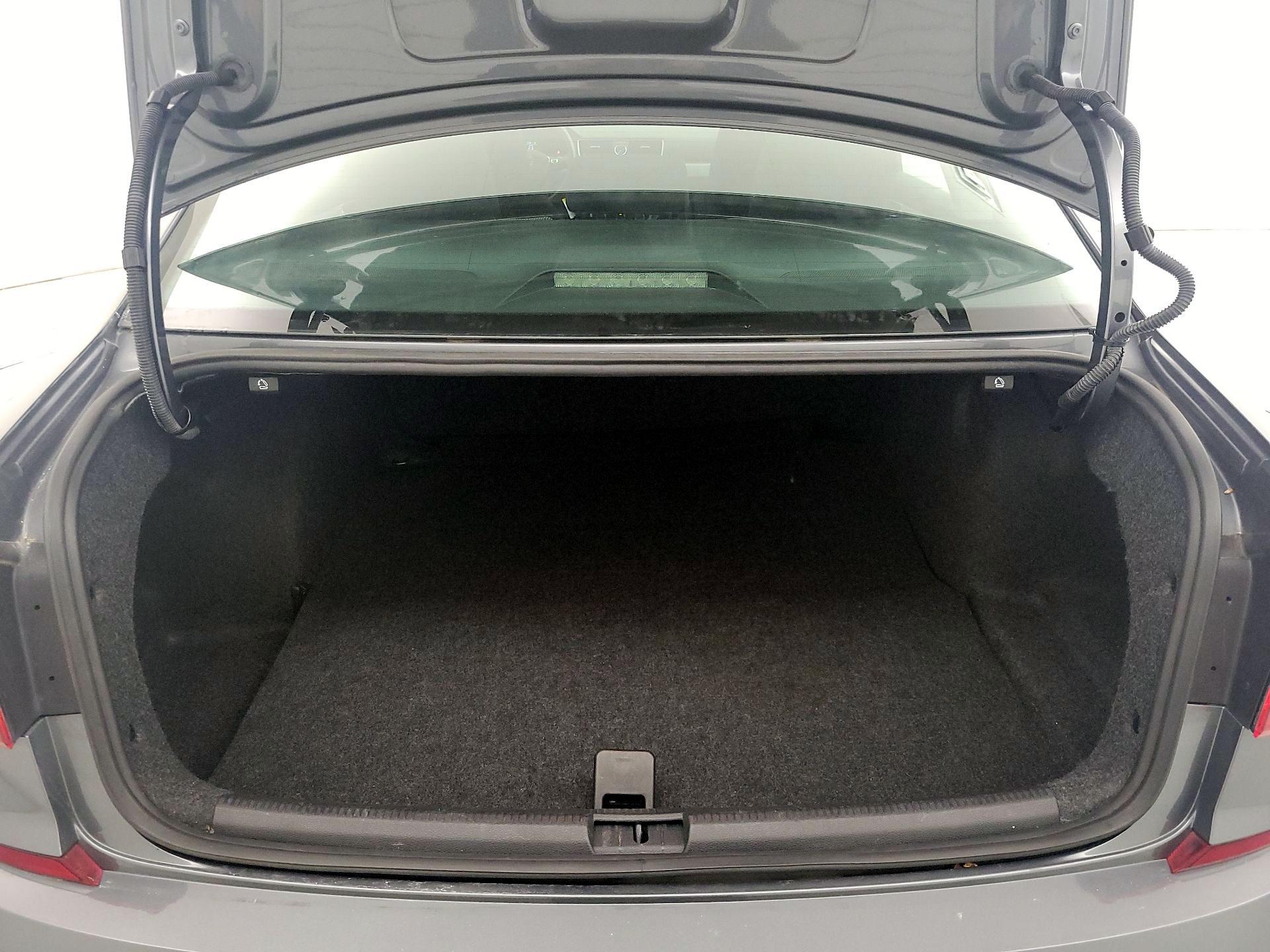 Thumbnail: 2016 Volkswagen Passat - 20