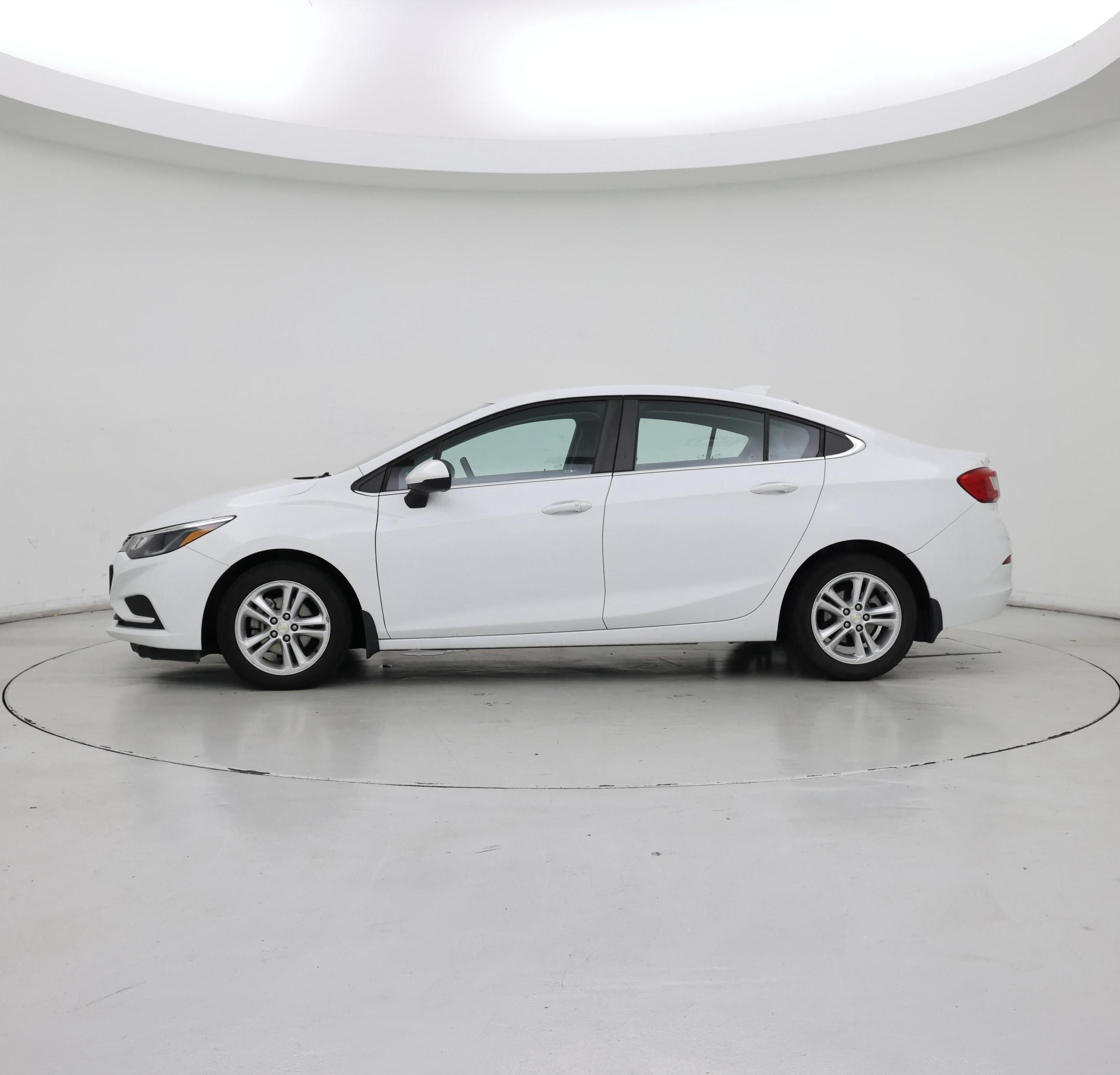Thumbnail: 2017 Chevrolet Cruze - 3